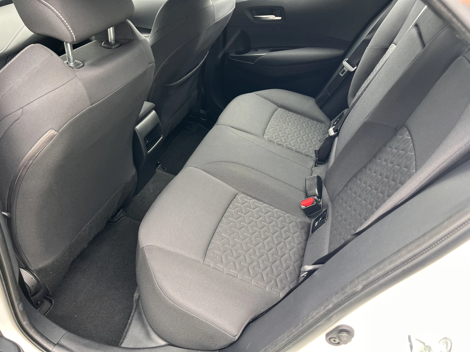 Toyota Corolla EXECUTIVE/1.2D-4T/116k.c./6MT/ГАРАНЦИЯ, снимка 10 - Автомобили и джипове - 54477166
