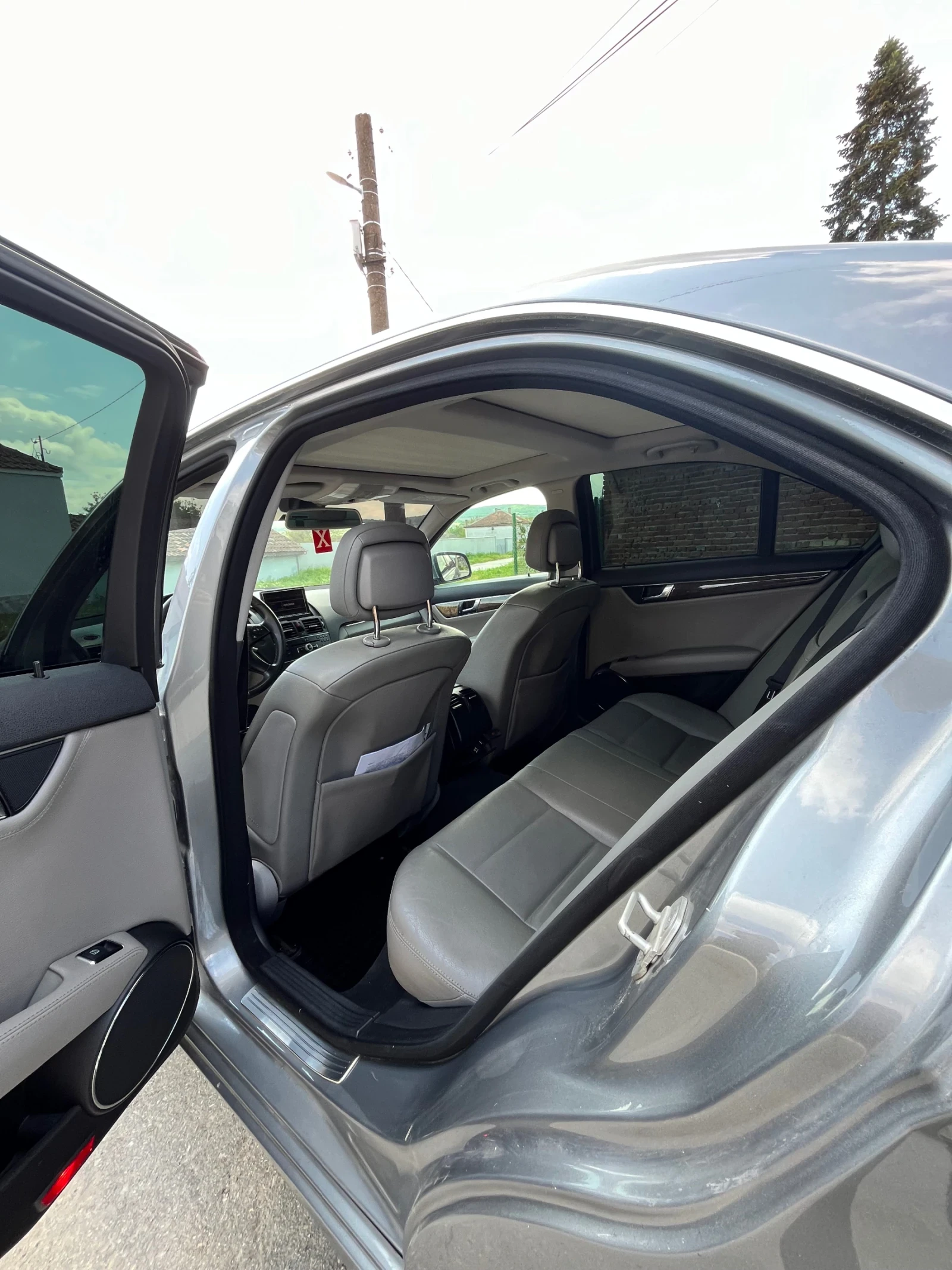 Mercedes-Benz C 220, снимка 8 - Автомобили и джипове - 54491415