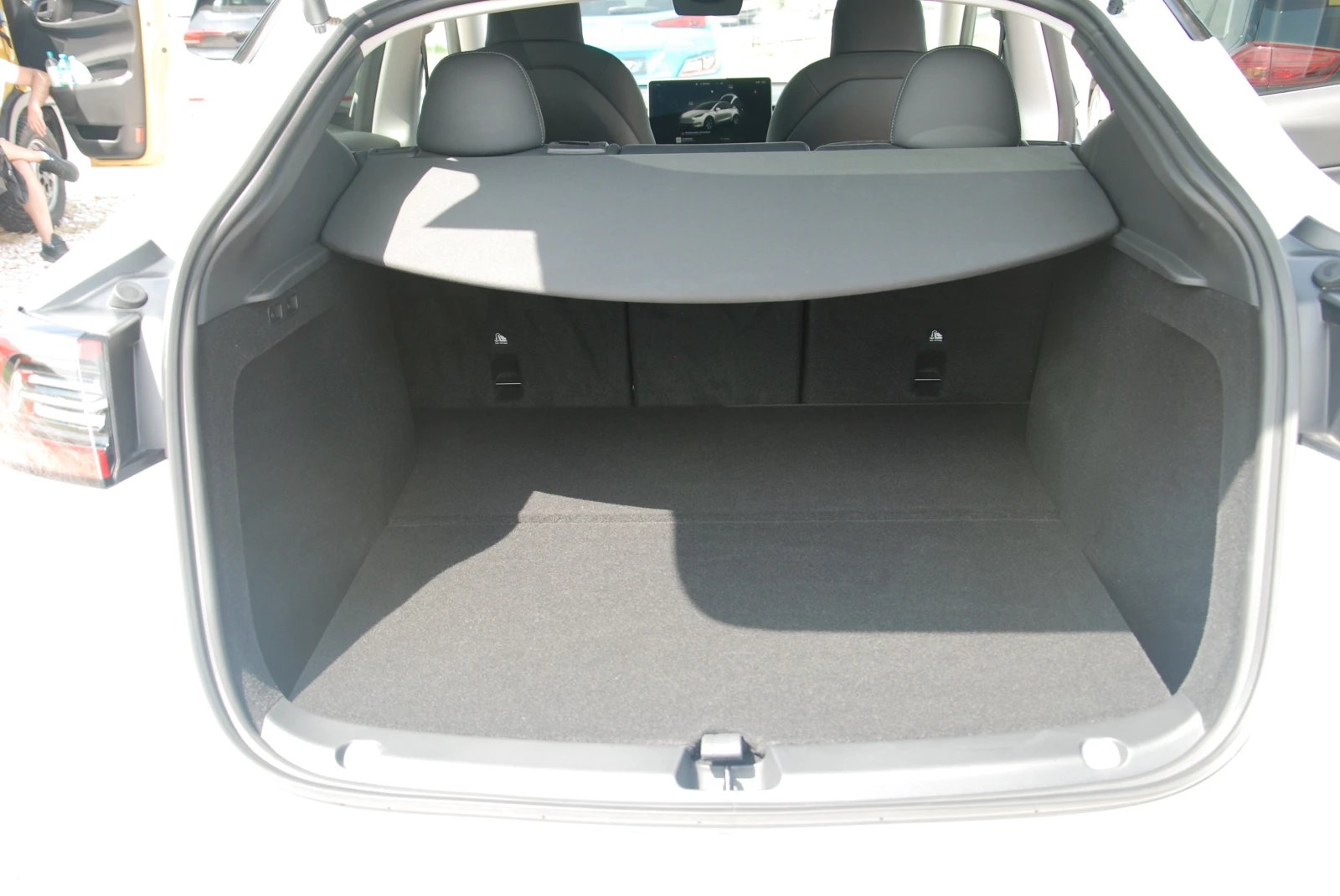 Tesla Model Y Long Range, снимка 12 - Автомобили и джипове - 54766437