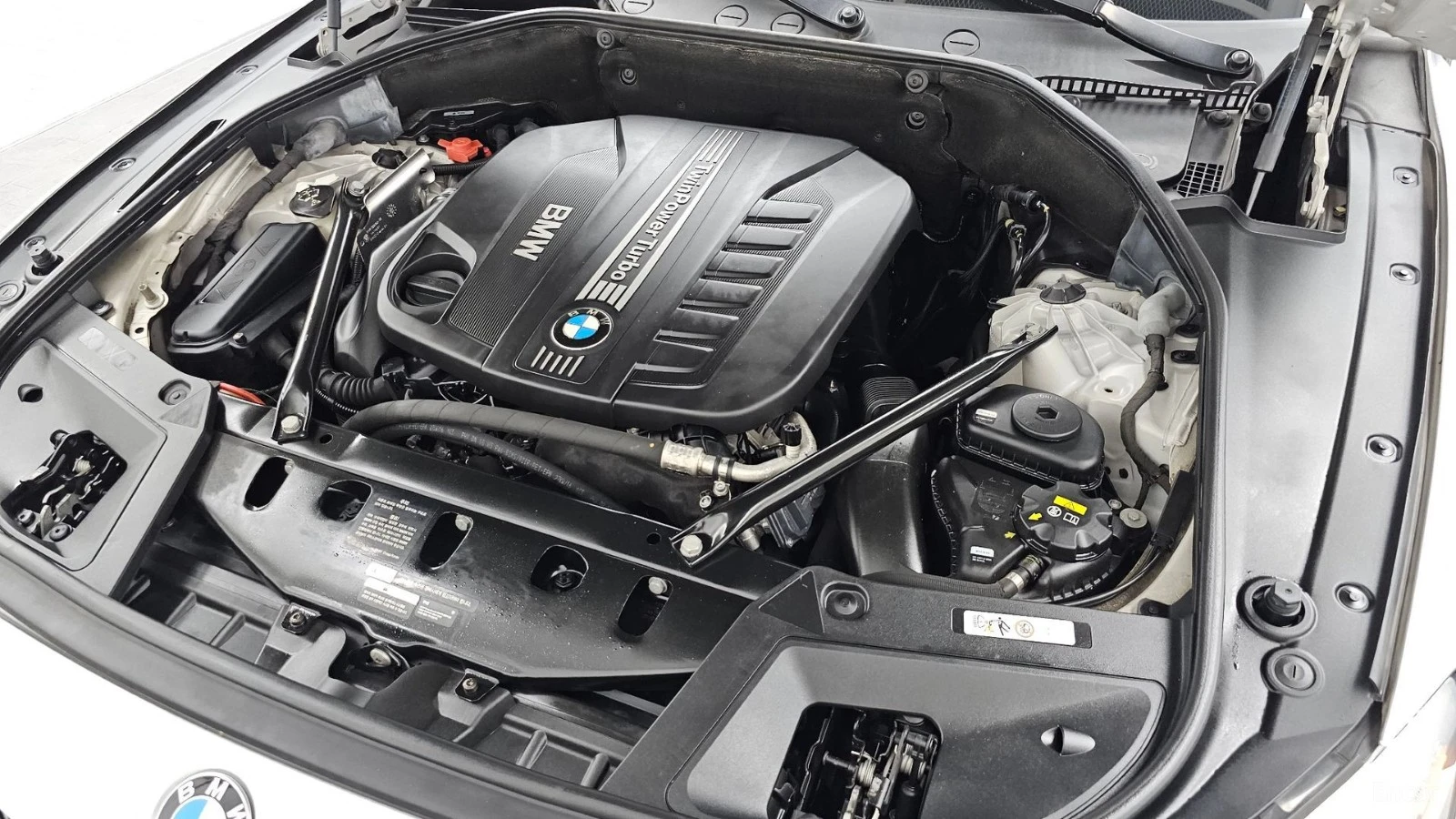 BMW 5 Gran Turismo * X-DRIVE* 360* ПАНО* KEYLESS* Camera* ПОДГРЕВ* , снимка 4 - Автомобили и джипове - 55655478