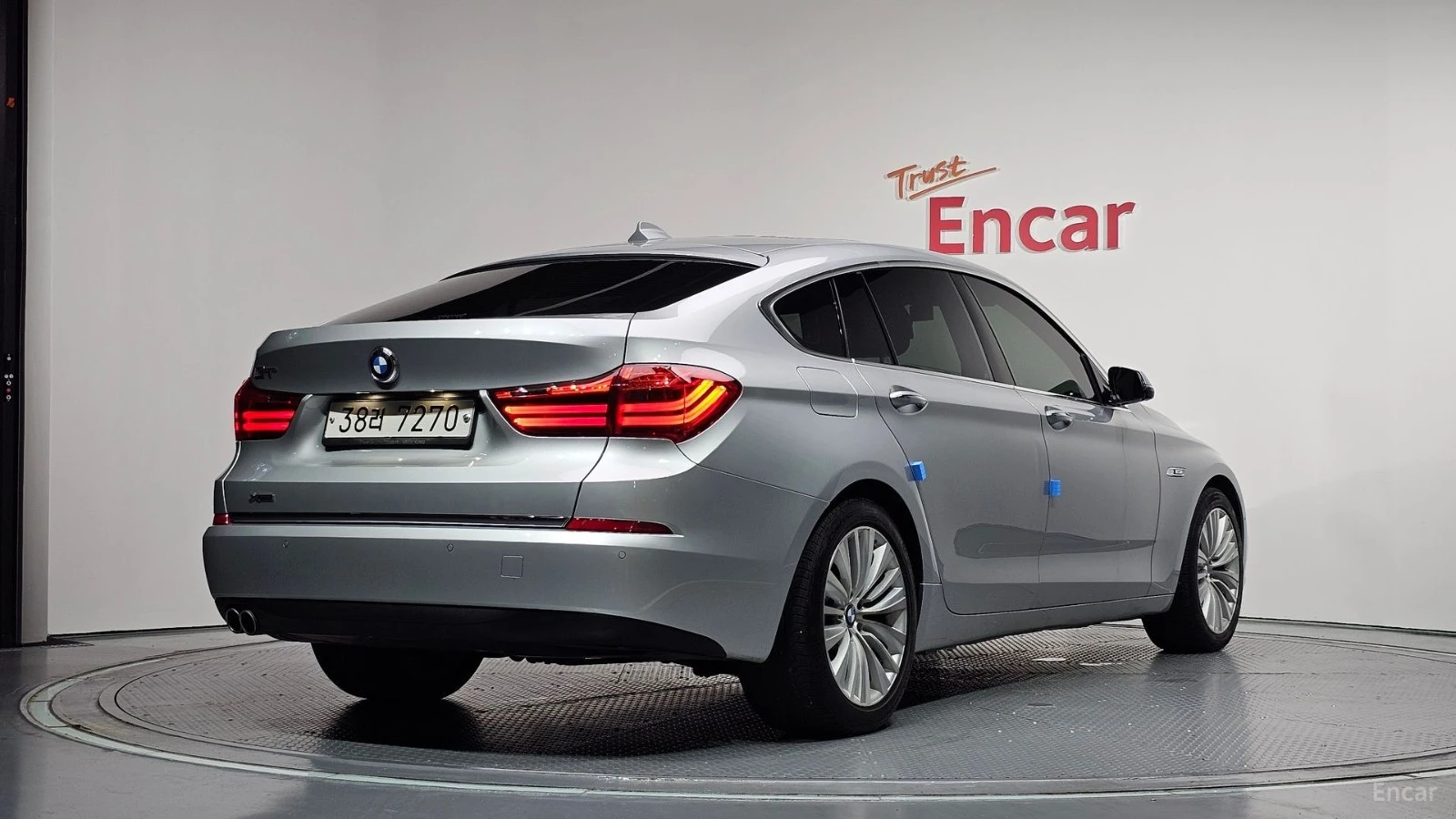 BMW 5 Gran Turismo * X-DRIVE* 360* ПАНО* KEYLESS* Camera* ПОДГРЕВ* , снимка 2 - Автомобили и джипове - 55655478
