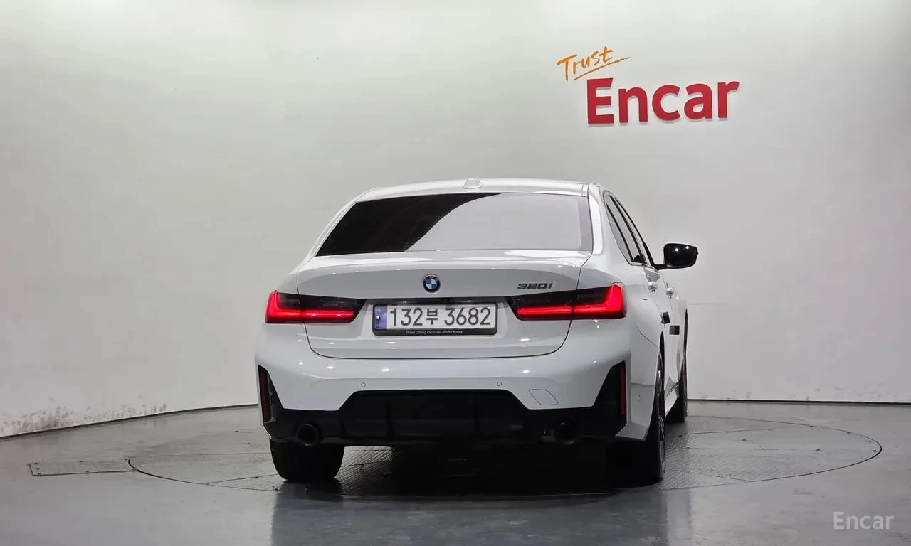 BMW 320 i M Sport  | АВТОФИНАНСИРАНЕ БЕЗ ПЪРВОНАЧАЛНА, снимка 4 - Автомобили и джипове - 55959771