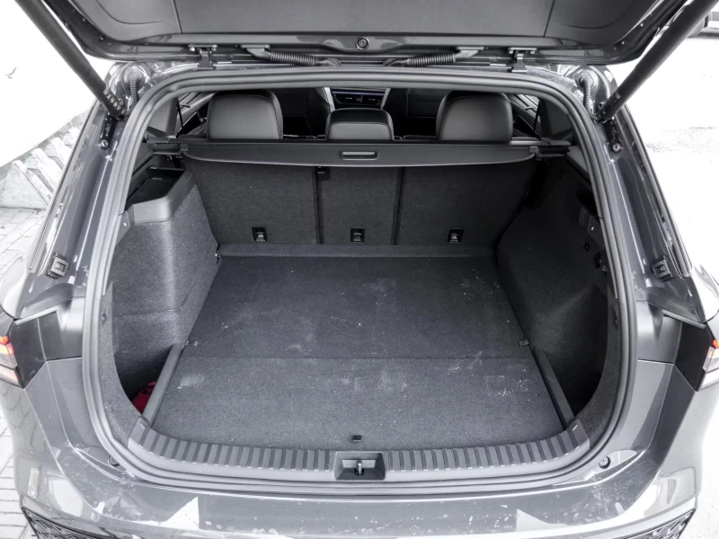 VW Tayron R-LINE/177HP/eHYBRID/20/AHK/KLESS/H&K/LED/490f, снимка 4 - Автомобили и джипове - 51191587