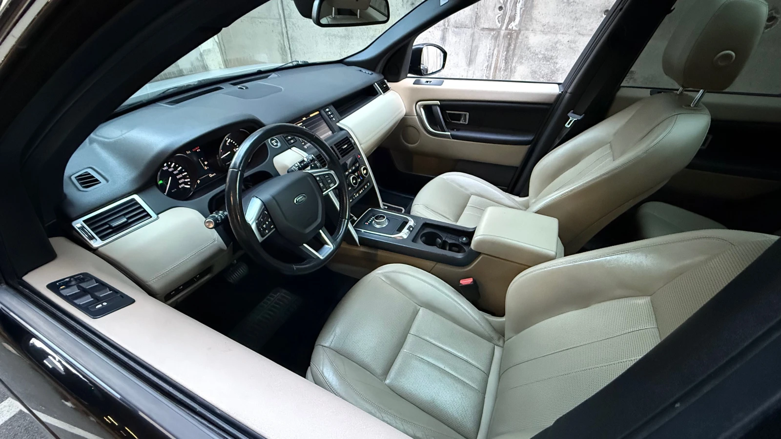 Land Rover Discovery Sport 2.0 Diesel Automatic 4x4, снимка 8 - Автомобили и джипове - 53953807