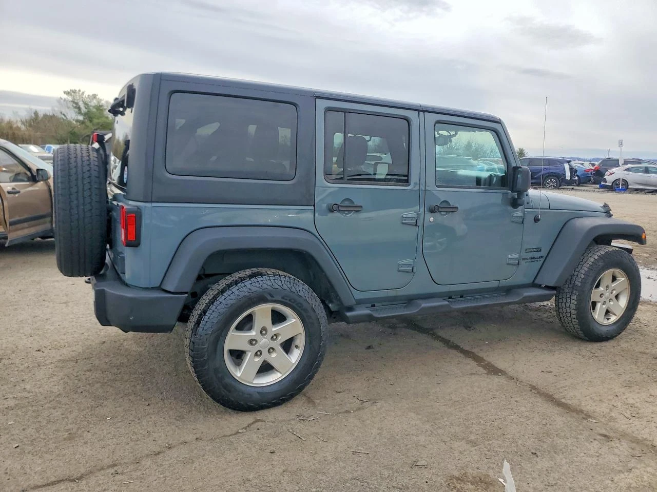 Jeep Wrangler Unlimited Sport, снимка 2 - Автомобили и джипове - 54075799
