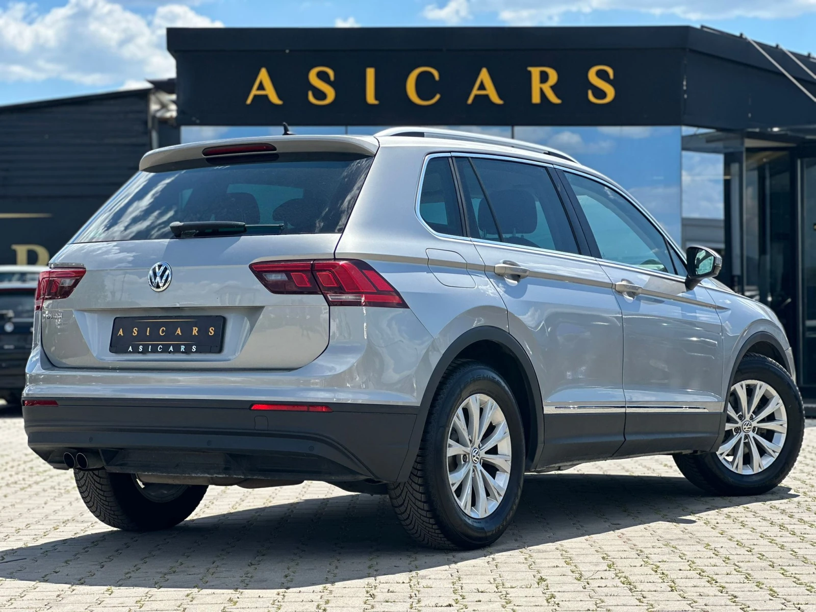 VW Tiguan / 129000 KM / TOP /, снимка 5 - Автомобили и джипове - 54462770