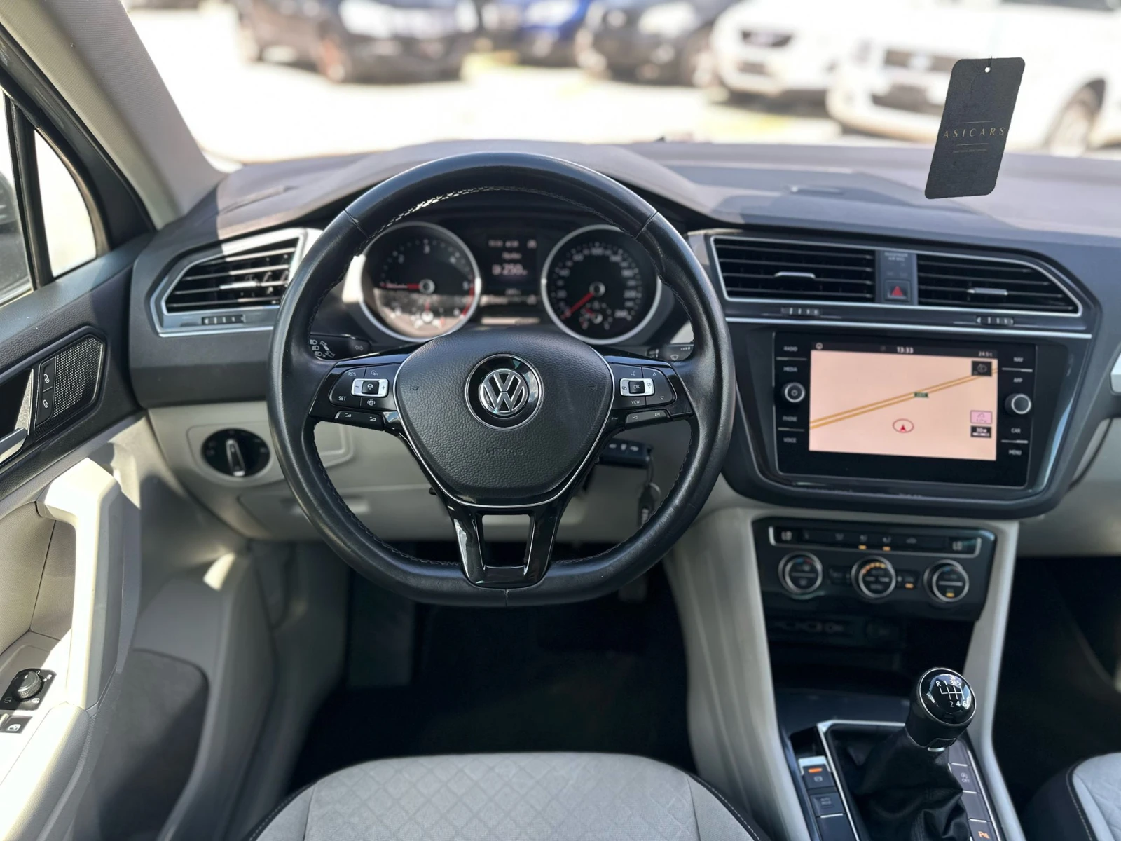 VW Tiguan / 129000 KM / TOP /, снимка 14 - Автомобили и джипове - 54462770