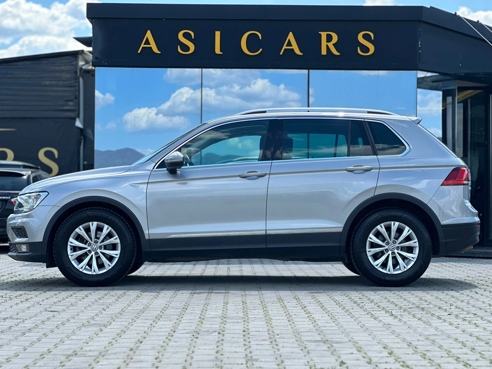 VW Tiguan / 129000 KM / TOP /, снимка 2 - Автомобили и джипове - 54462770