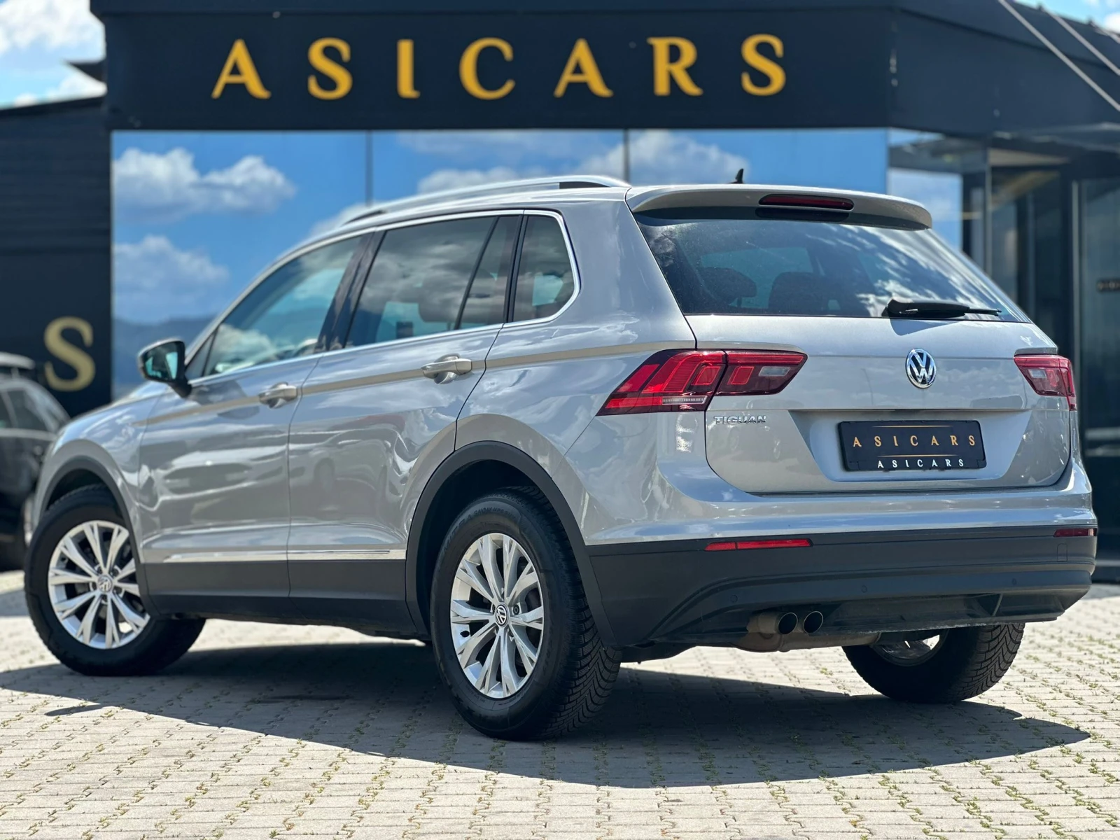 VW Tiguan / 129000 KM / TOP /, снимка 3 - Автомобили и джипове - 54462770
