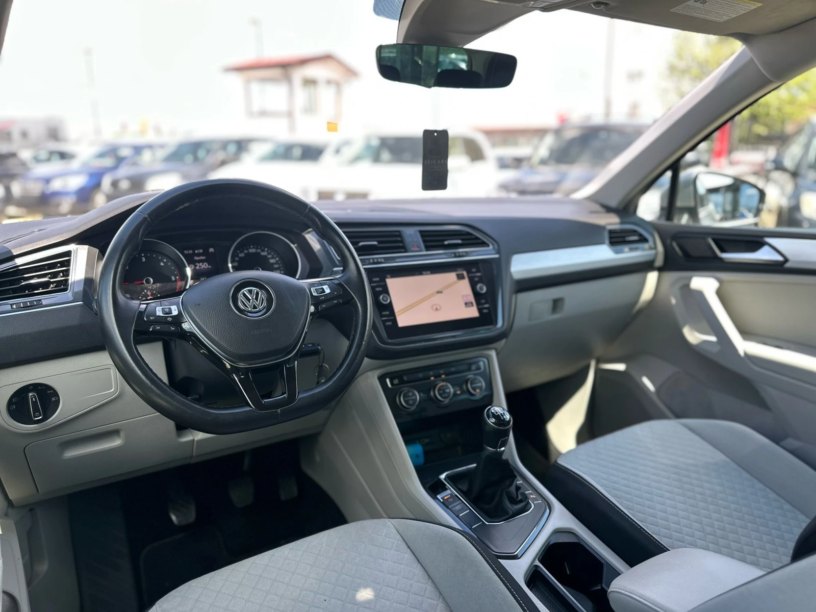 VW Tiguan / 129000 KM / TOP /, снимка 9 - Автомобили и джипове - 54462770