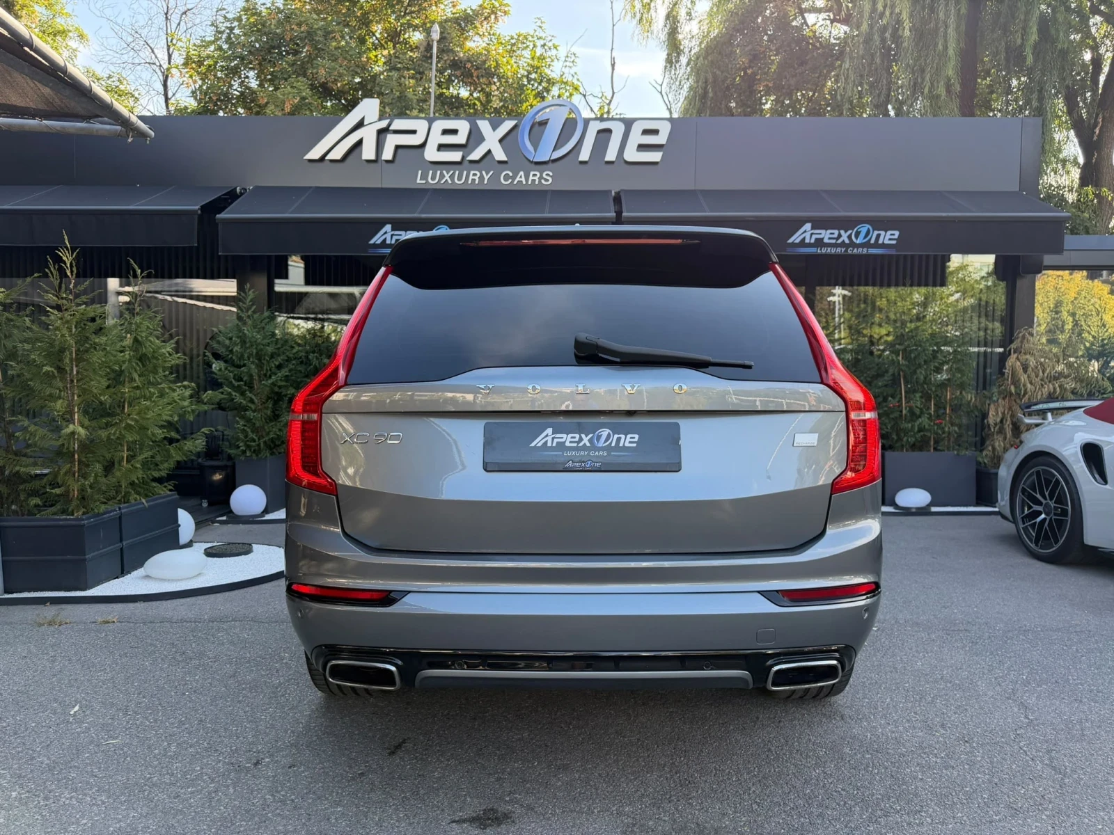 Volvo Xc90 T8 R-DESIGN/BOWERS&WILKINS/360/HEAD-UP/7SEATS, снимка 5 - Автомобили и джипове - 56130622