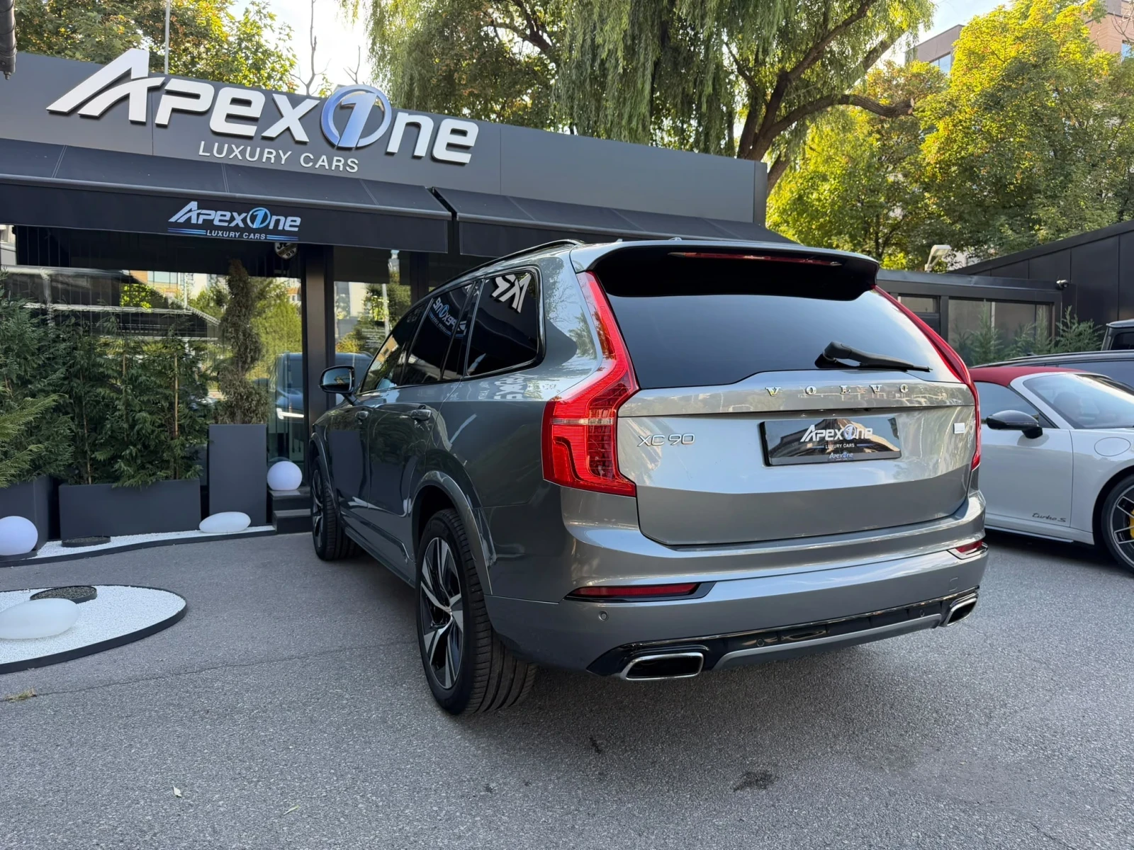 Volvo Xc90 T8 R-DESIGN/BOWERS&WILKINS/360/HEAD-UP/7SEATS, снимка 4 - Автомобили и джипове - 56130622
