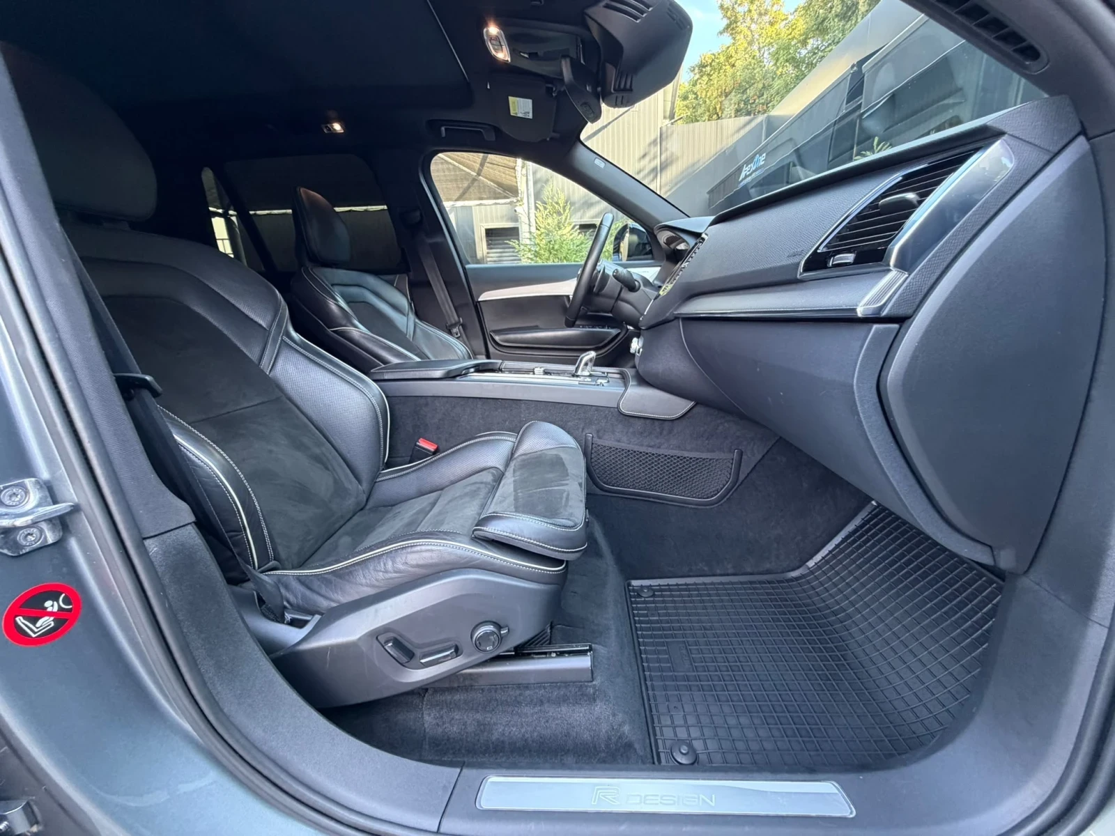 Volvo Xc90 T8 R-DESIGN/BOWERS&WILKINS/360/HEAD-UP/7SEATS, снимка 14 - Автомобили и джипове - 56130622