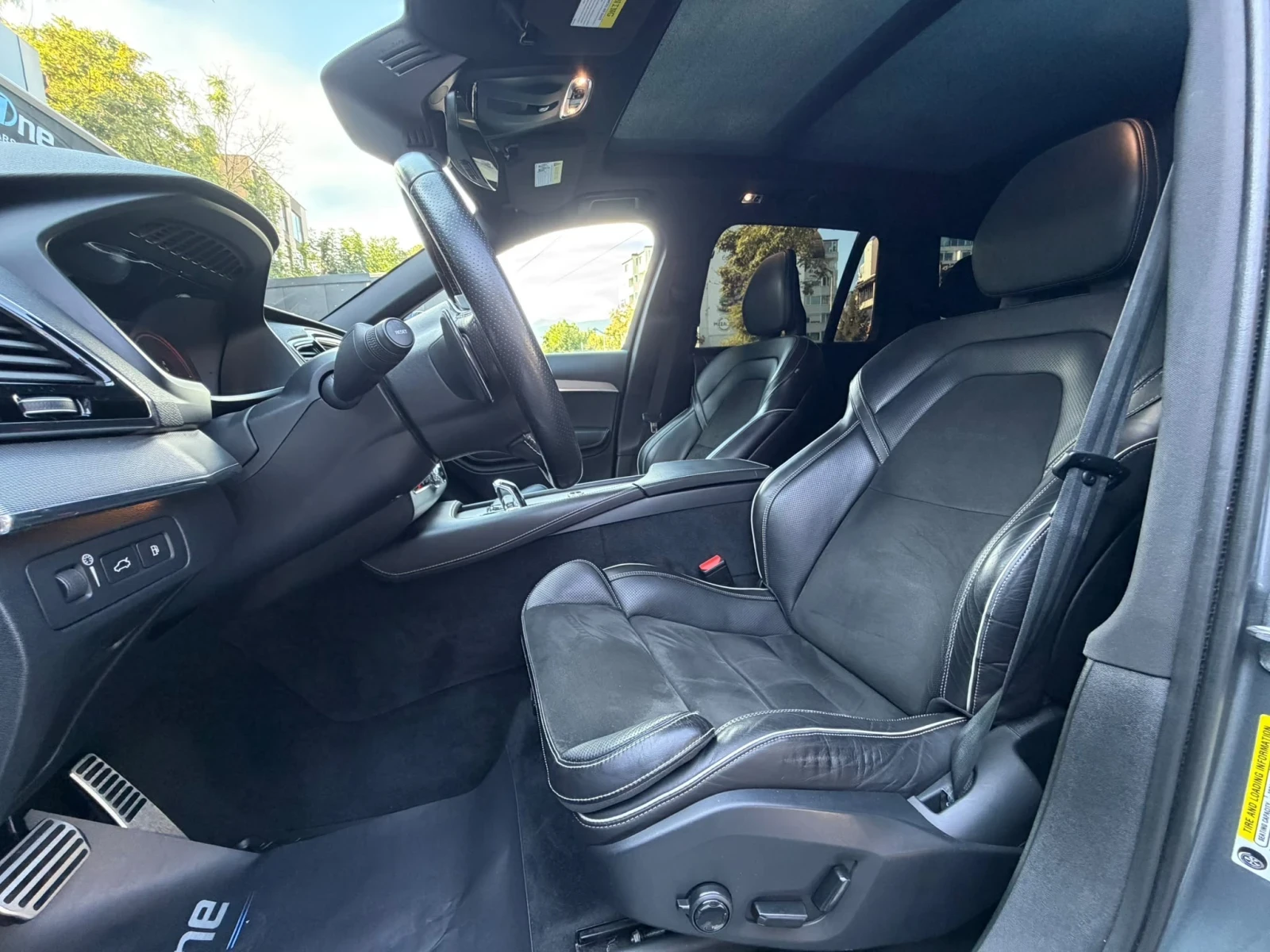 Volvo Xc90 T8 R-DESIGN/BOWERS&WILKINS/360/HEAD-UP/7SEATS, снимка 10 - Автомобили и джипове - 56130622