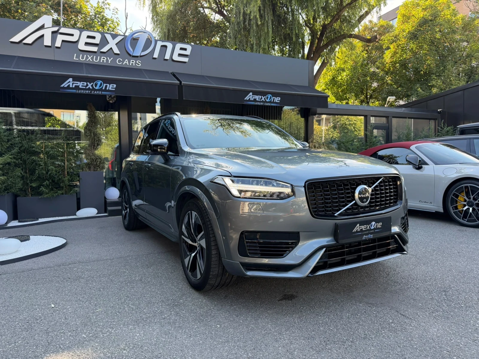 Volvo Xc90 T8 R-DESIGN/BOWERS&WILKINS/360/HEAD-UP/7SEATS, снимка 3 - Автомобили и джипове - 56130622