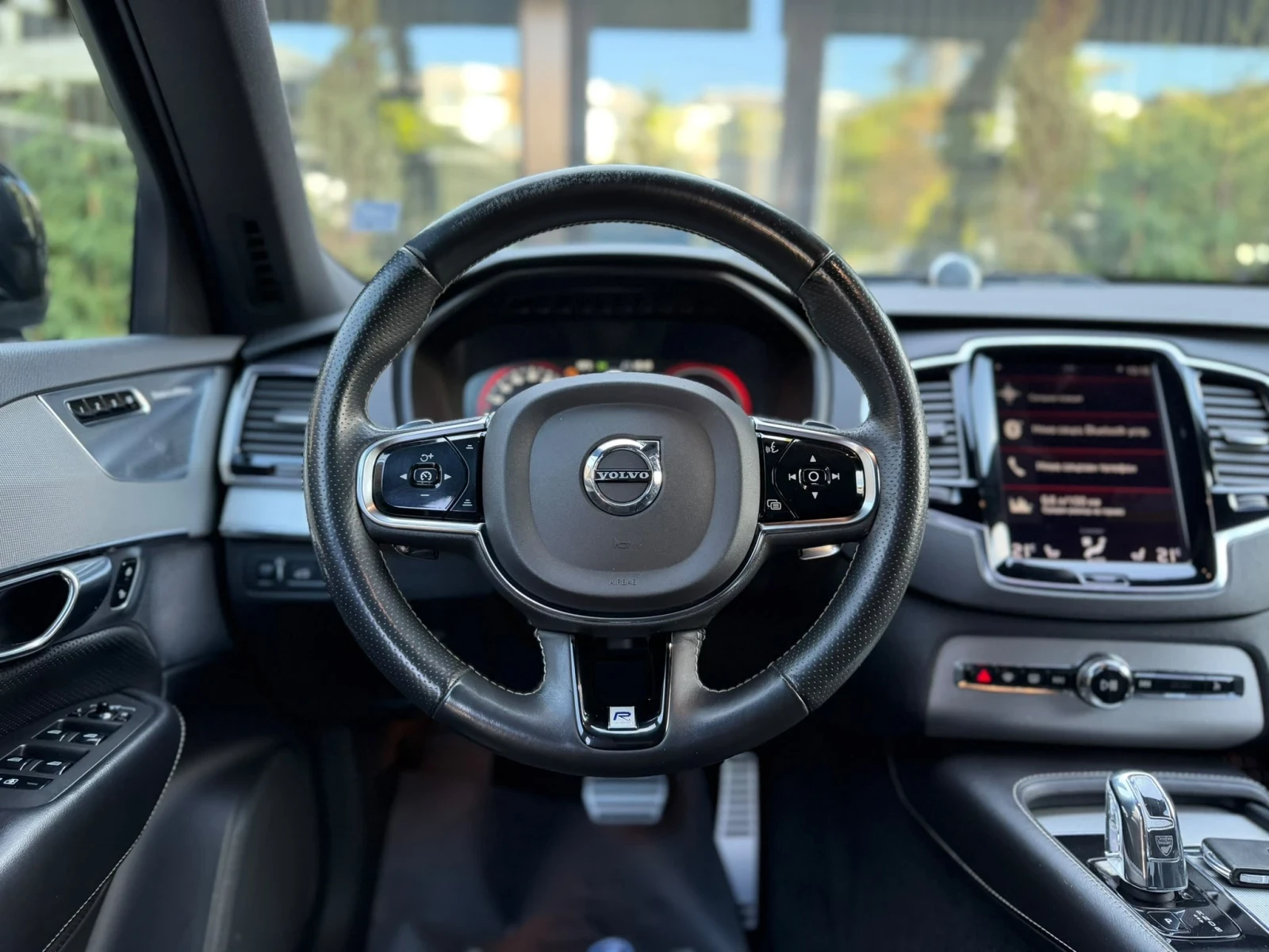 Volvo Xc90 T8 R-DESIGN/BOWERS&WILKINS/360/HEAD-UP/7SEATS, снимка 8 - Автомобили и джипове - 56130622