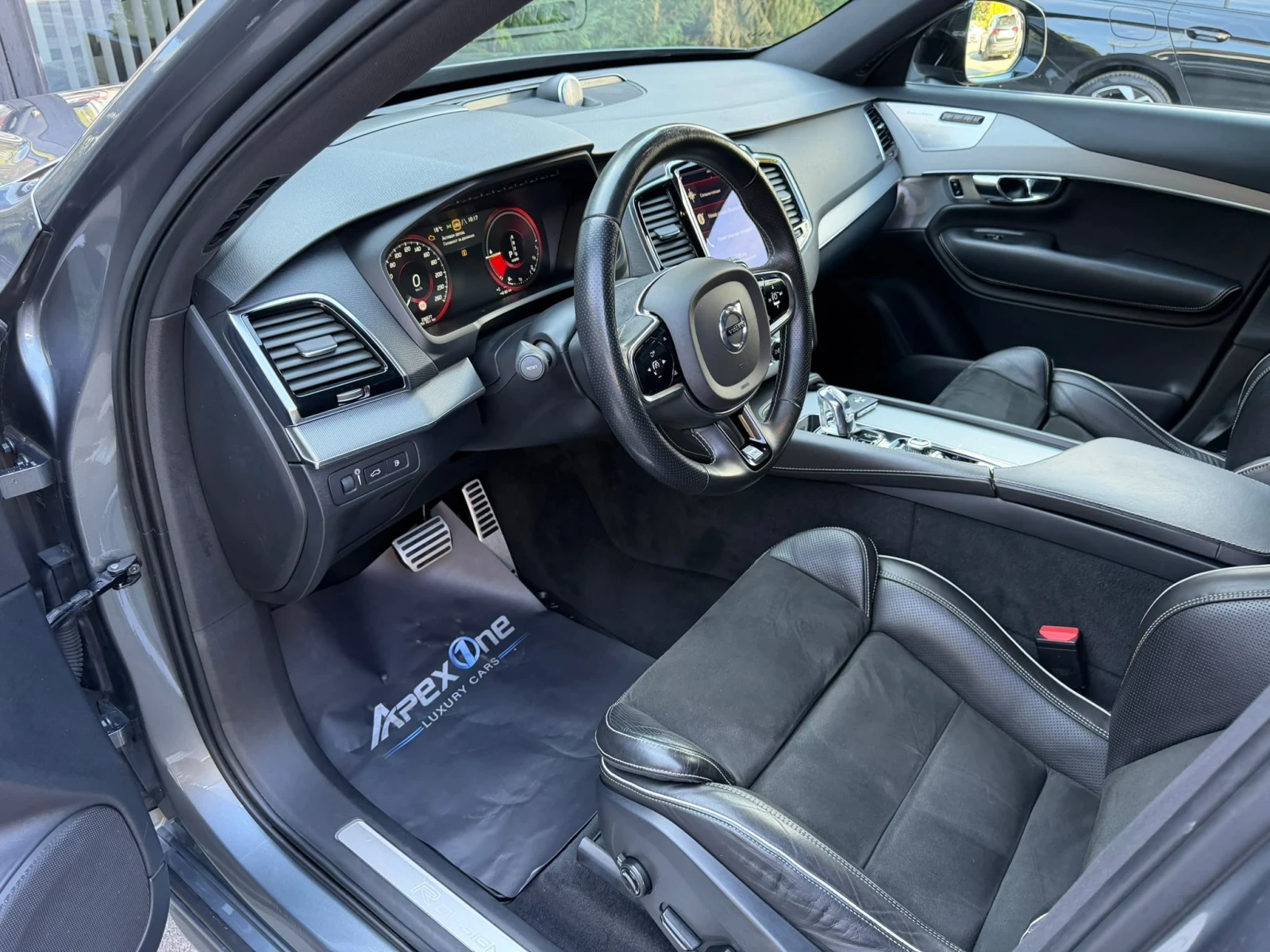 Volvo Xc90 T8 R-DESIGN/BOWERS&WILKINS/360/HEAD-UP/7SEATS, снимка 9 - Автомобили и джипове - 56130622