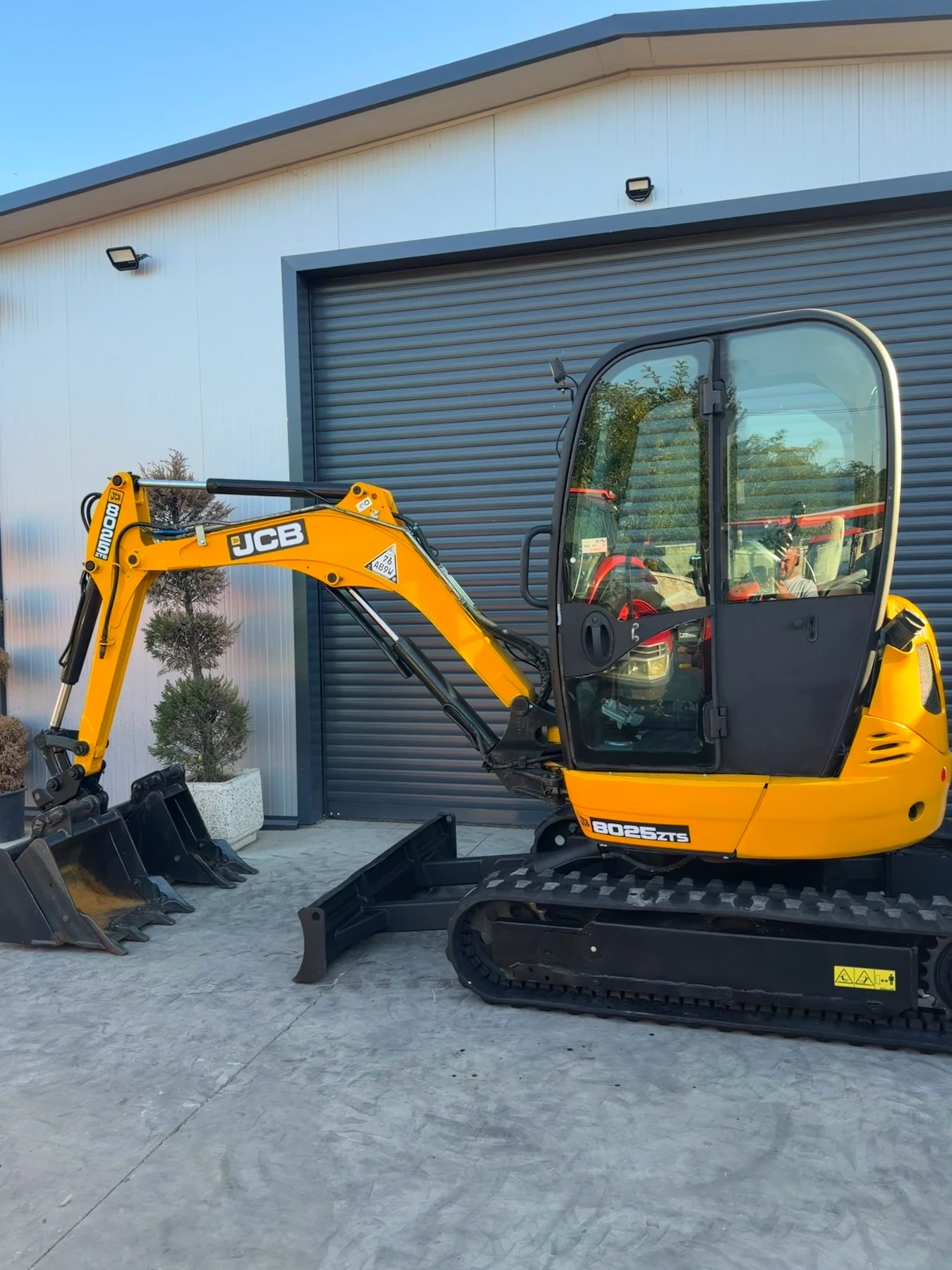 ����� JCB 8025 2.7� | Mobile.bg � ����������� 2