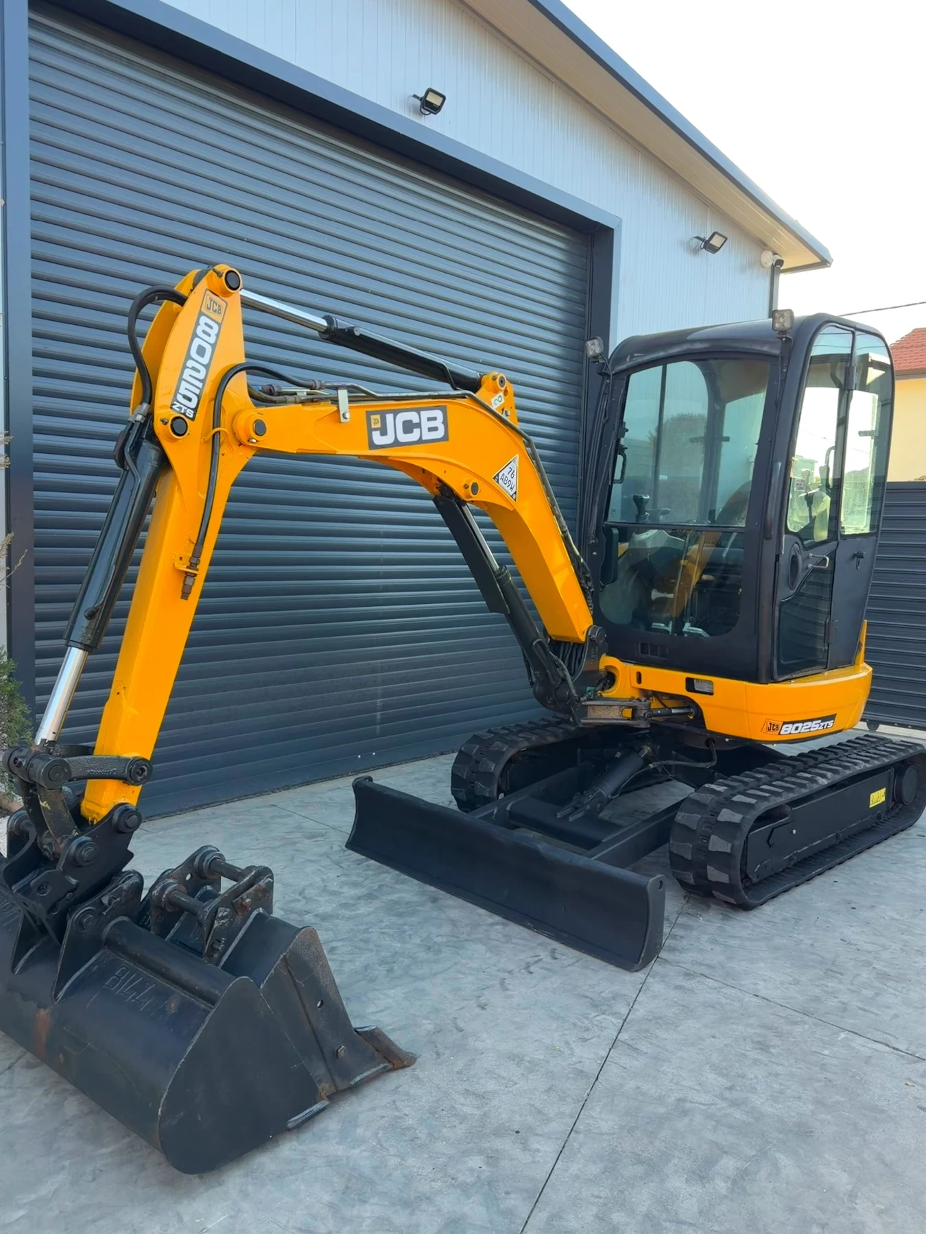 ����� JCB 8025 2.7� | Mobile.bg � ����������� 5