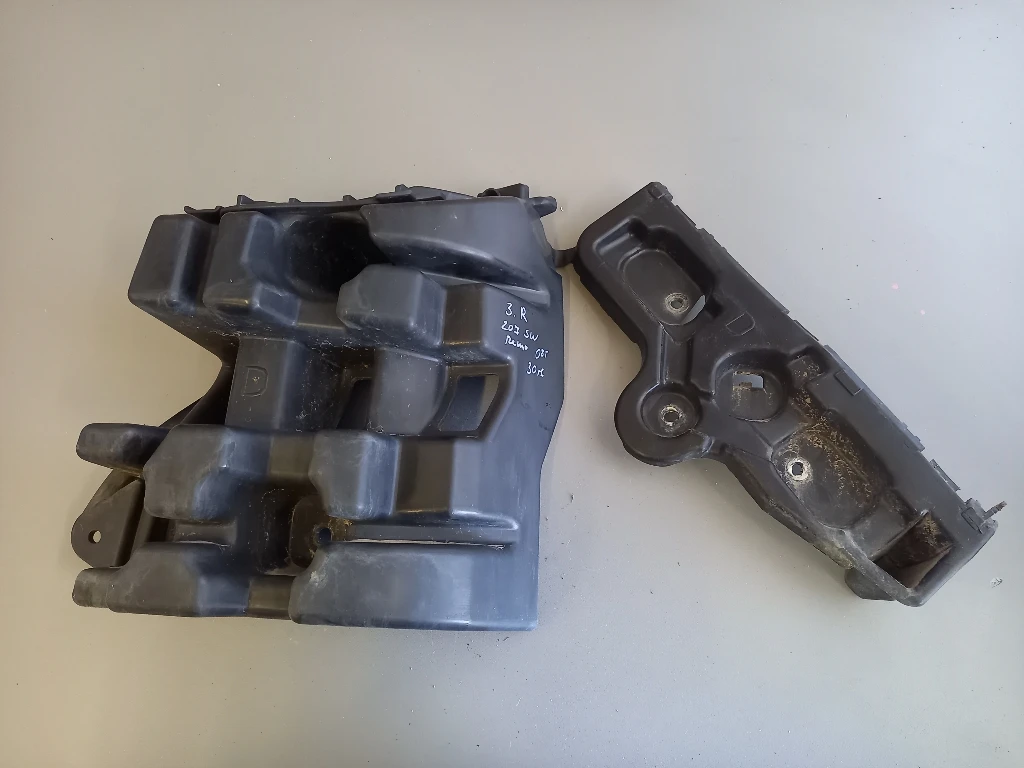 Водач държач задна броня десен Пежо 207SW 