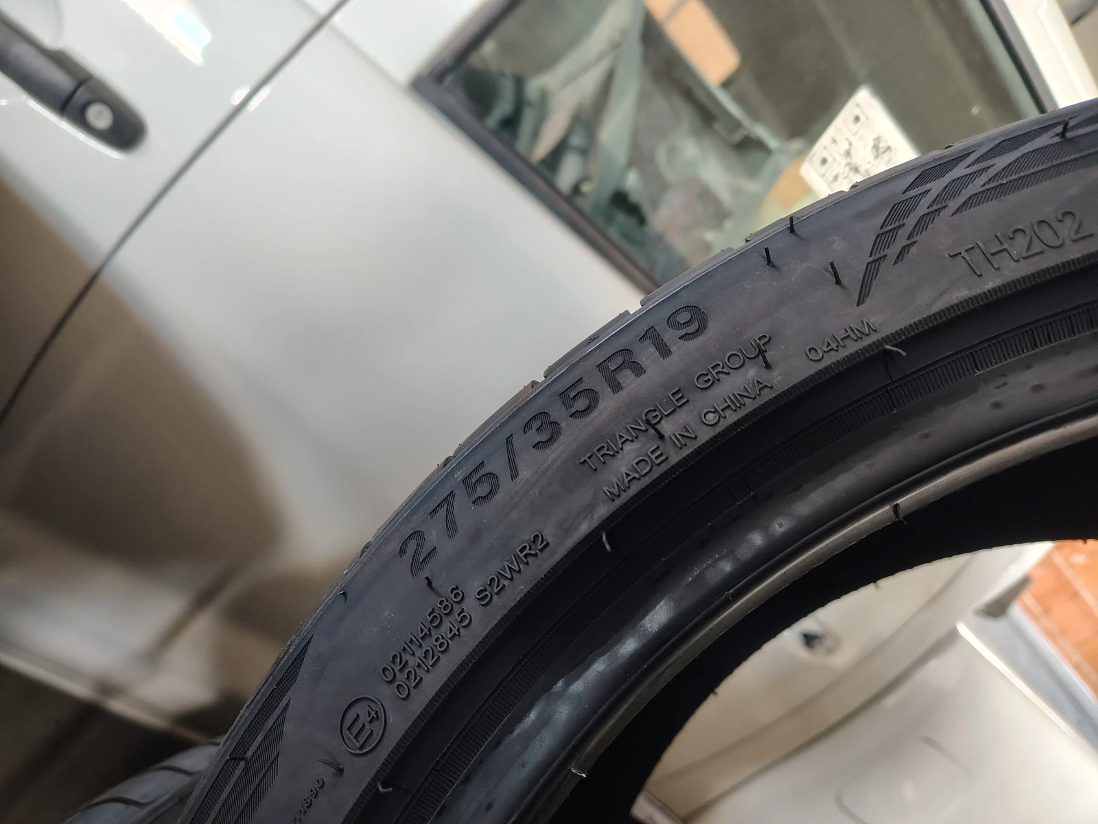 Гуми Летни 275/35R19, снимка 7 - Гуми и джанти - 55837498