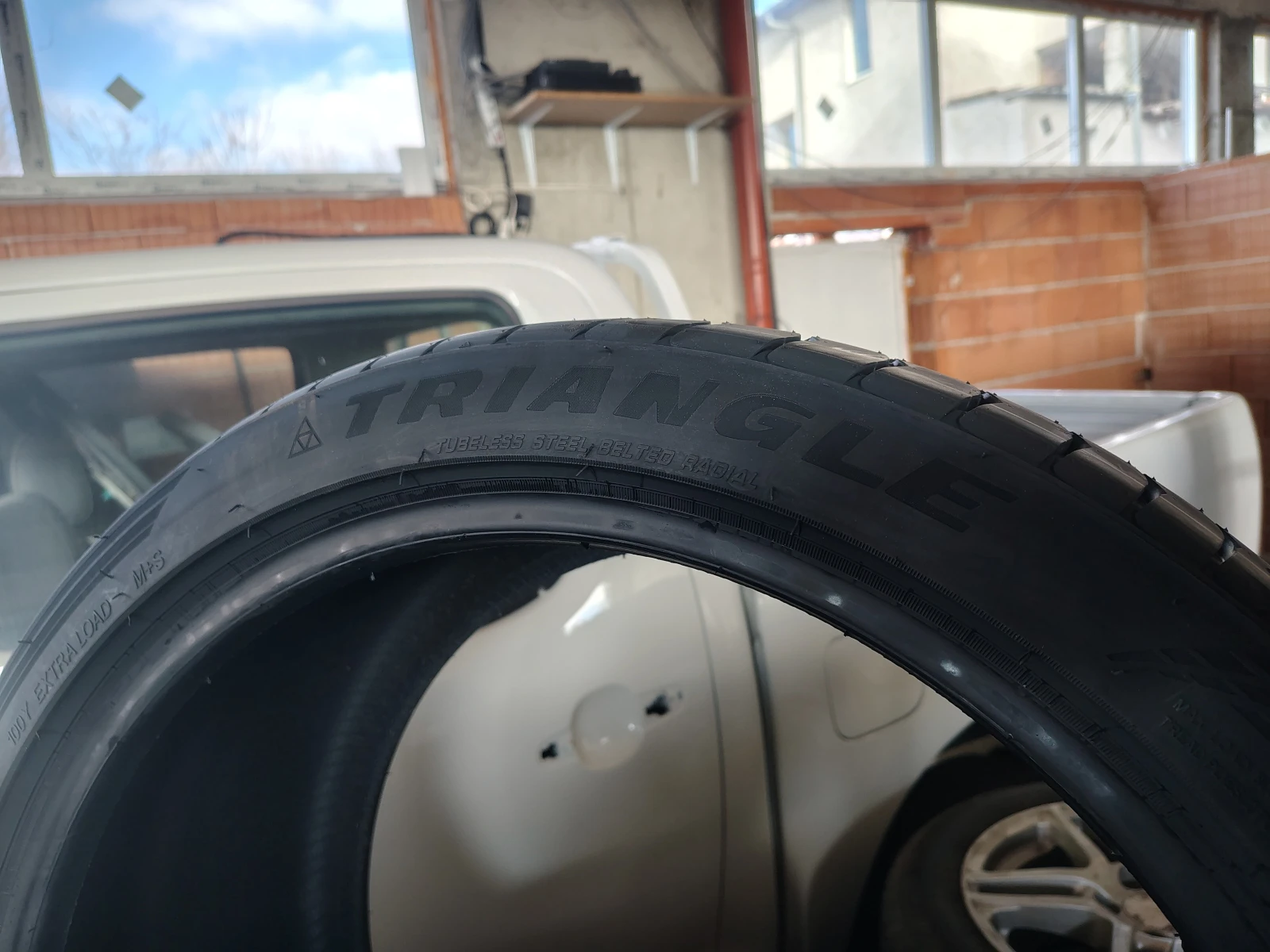 Гуми Летни 275/35R19, снимка 4 - Гуми и джанти - 55837498