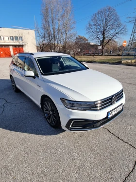 VW Passat ПЪЛНА СЕРВИЗНА ИСТОРИЯ /Plug in hybrid/ ПЕРФЕКТНА, снимка 2