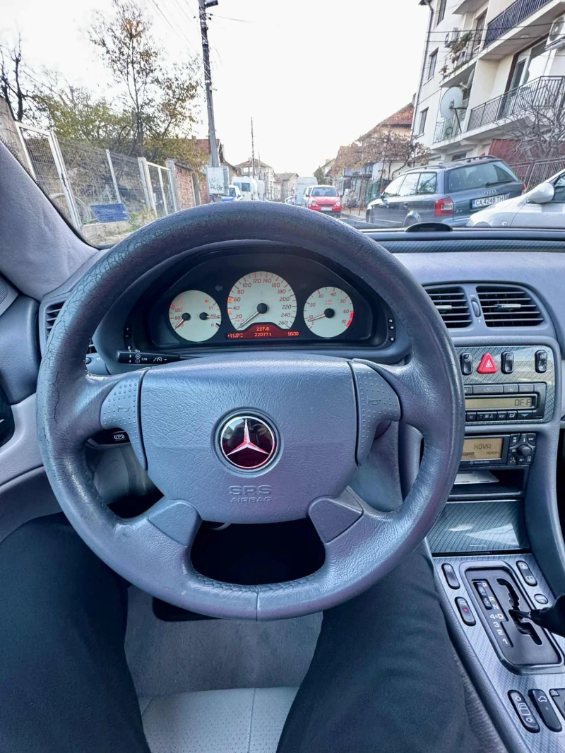 Mercedes-Benz CLK 320, снимка 10 - Автомобили и джипове - 52426887