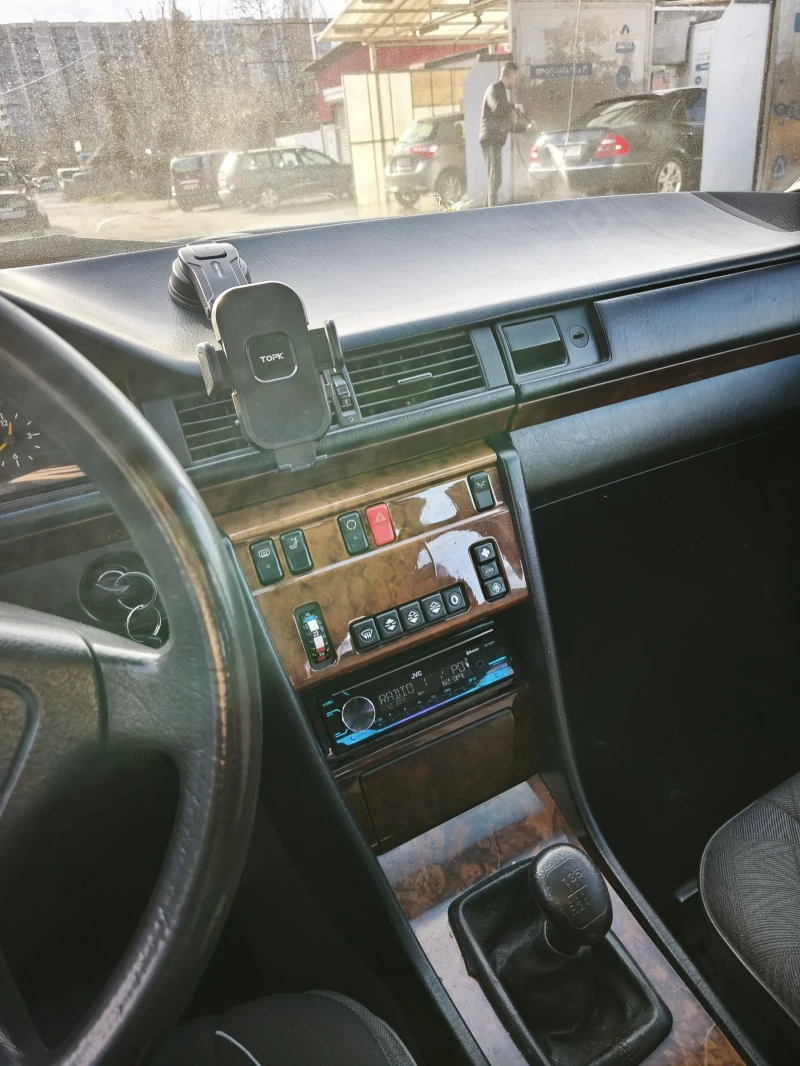 Mercedes-Benz 124, снимка 17 - Автомобили и джипове - 52963287