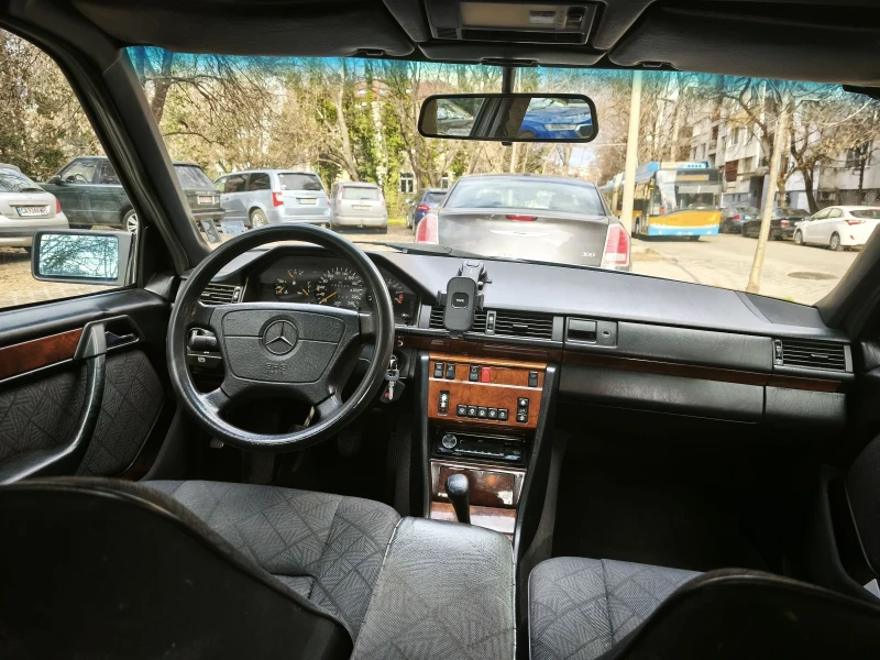 Mercedes-Benz 124, снимка 12 - Автомобили и джипове - 52963287