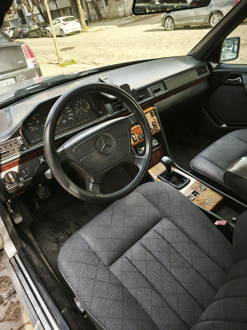 Mercedes-Benz 124, снимка 13 - Автомобили и джипове - 52963287