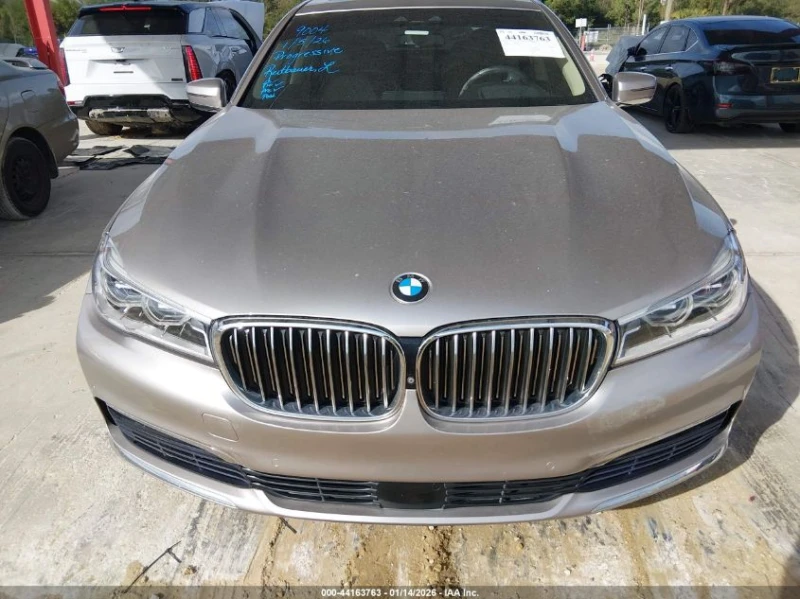 BMW 750 I xDrive, снимка 13 - Автомобили и джипове - 53414911