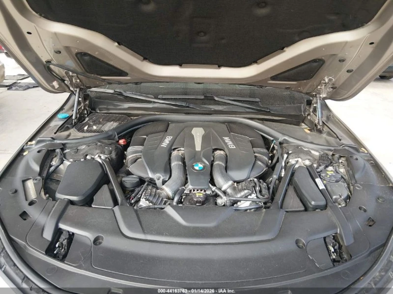 BMW 750 I xDrive, снимка 10 - Автомобили и джипове - 53414911