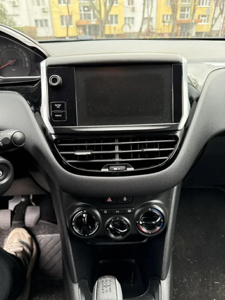 Peugeot 208 Хечбек, снимка 5 - Автомобили и джипове - 55967558
