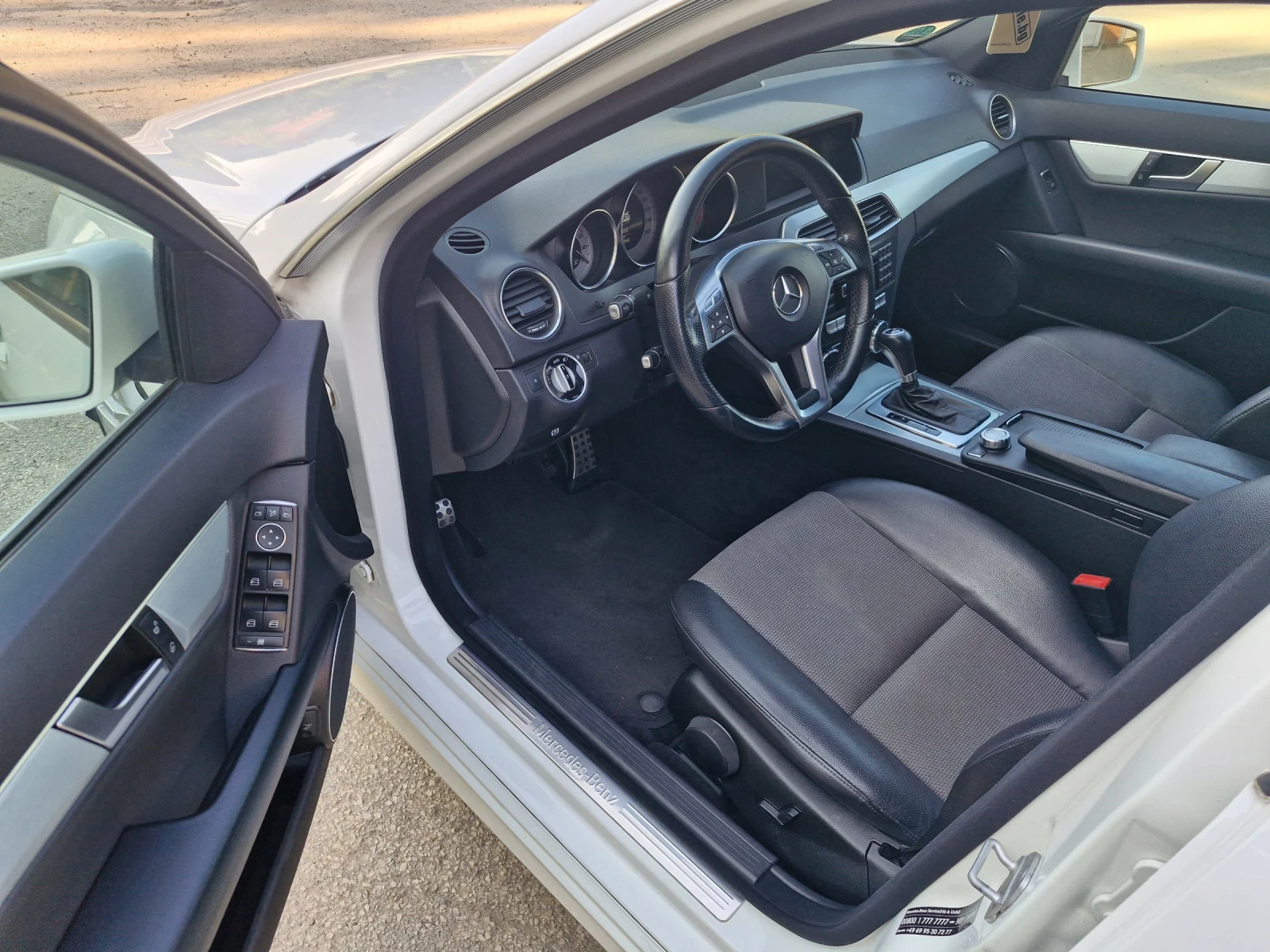 Mercedes-Benz C 220 204ps* NAVI* PDC* КОЖА* FACE* AMG* F1* TUV  - изображение 9