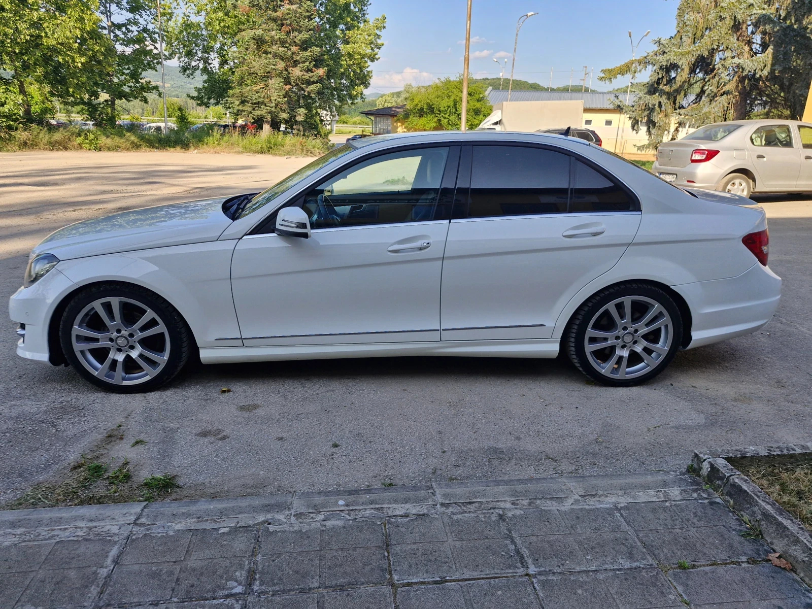 Mercedes-Benz C 220 204ps* NAVI* PDC* КОЖА* FACE* AMG* F1* TUV  - изображение 2