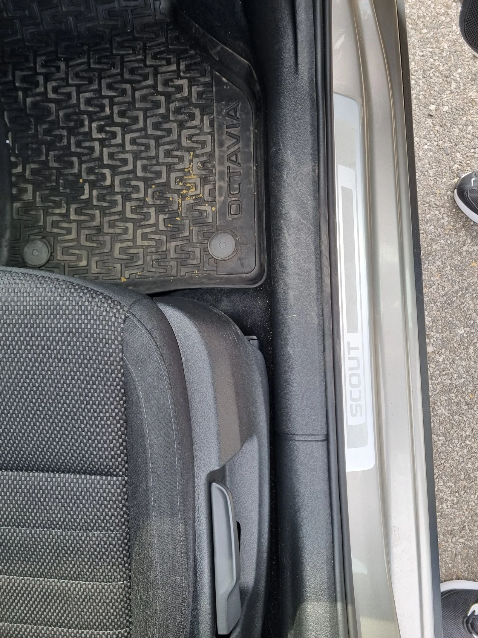 Skoda Octavia Scout 2.0 184  | Mobile.bg   13