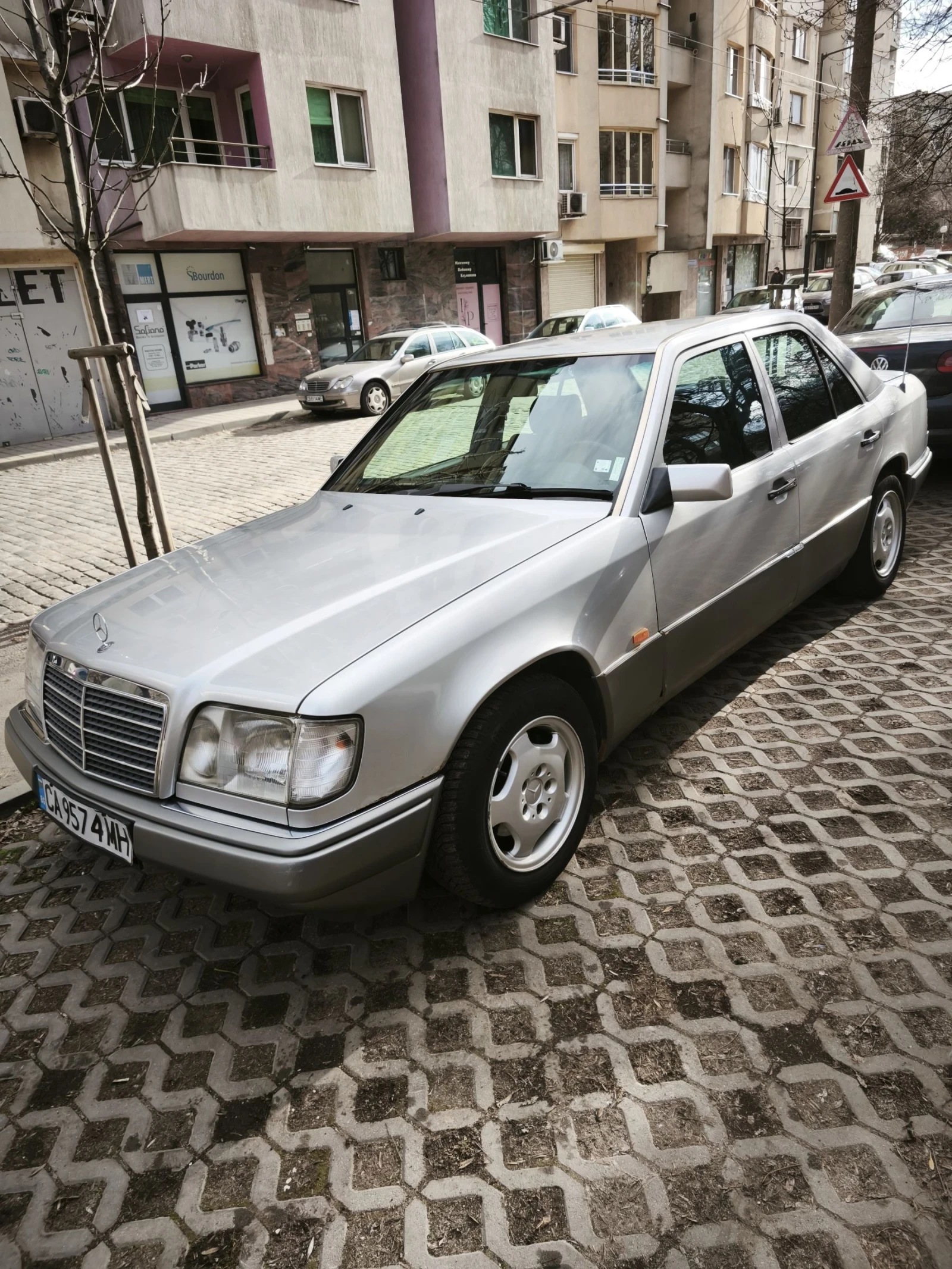 Mercedes-Benz 124  - изображение 6