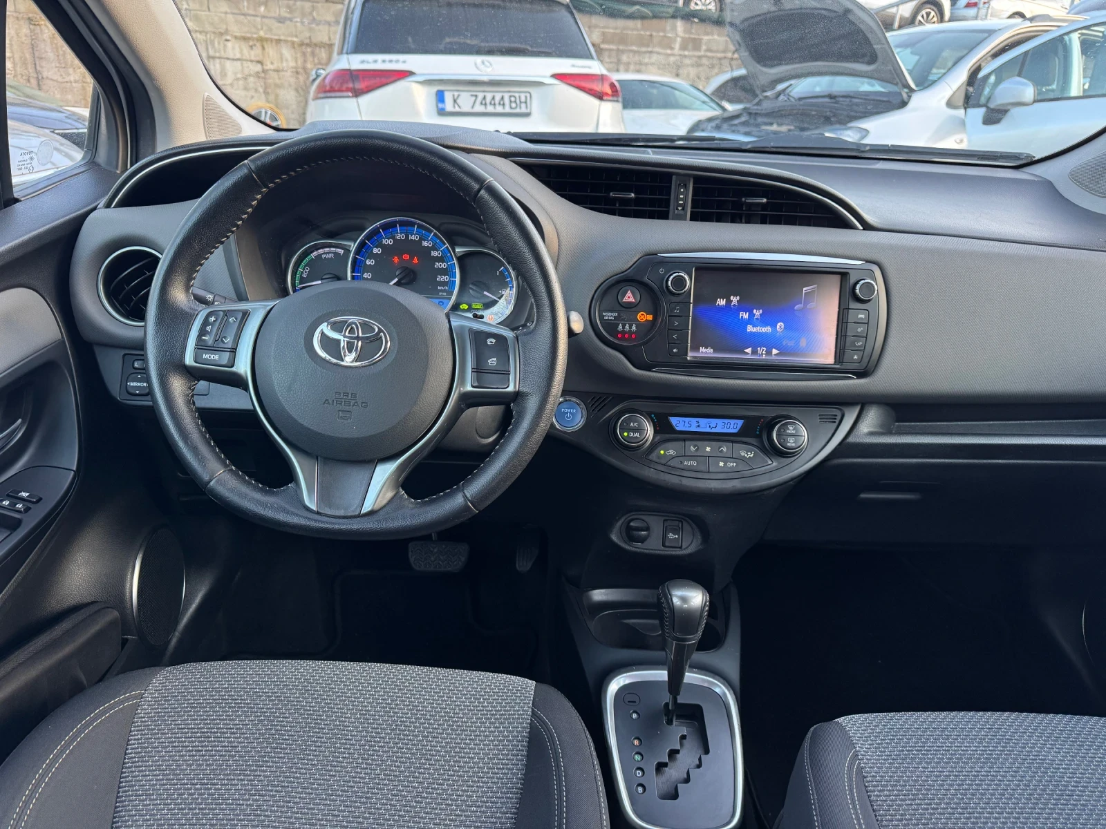 Toyota Yaris 1.5Hybrid, снимка 7 - Автомобили и джипове - 53841869