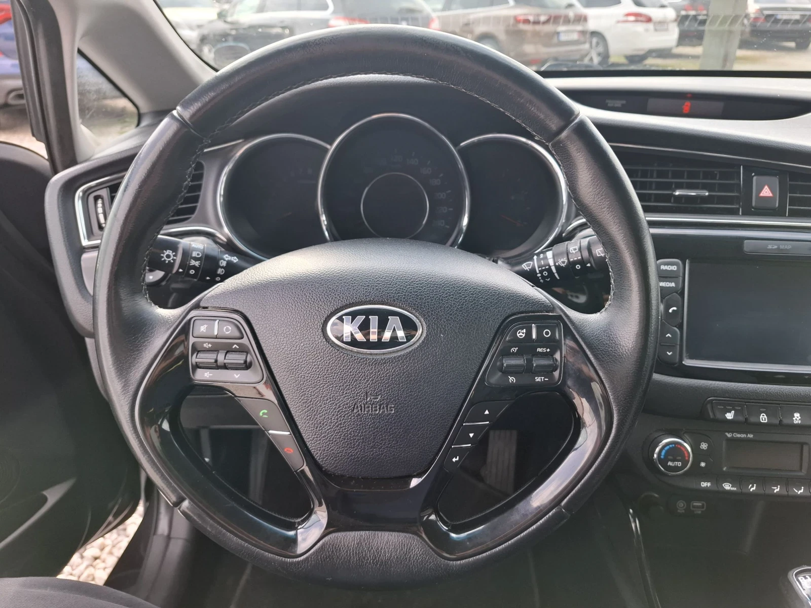 Kia Ceed 1.4, снимка 13 - Автомобили и джипове - 53877846
