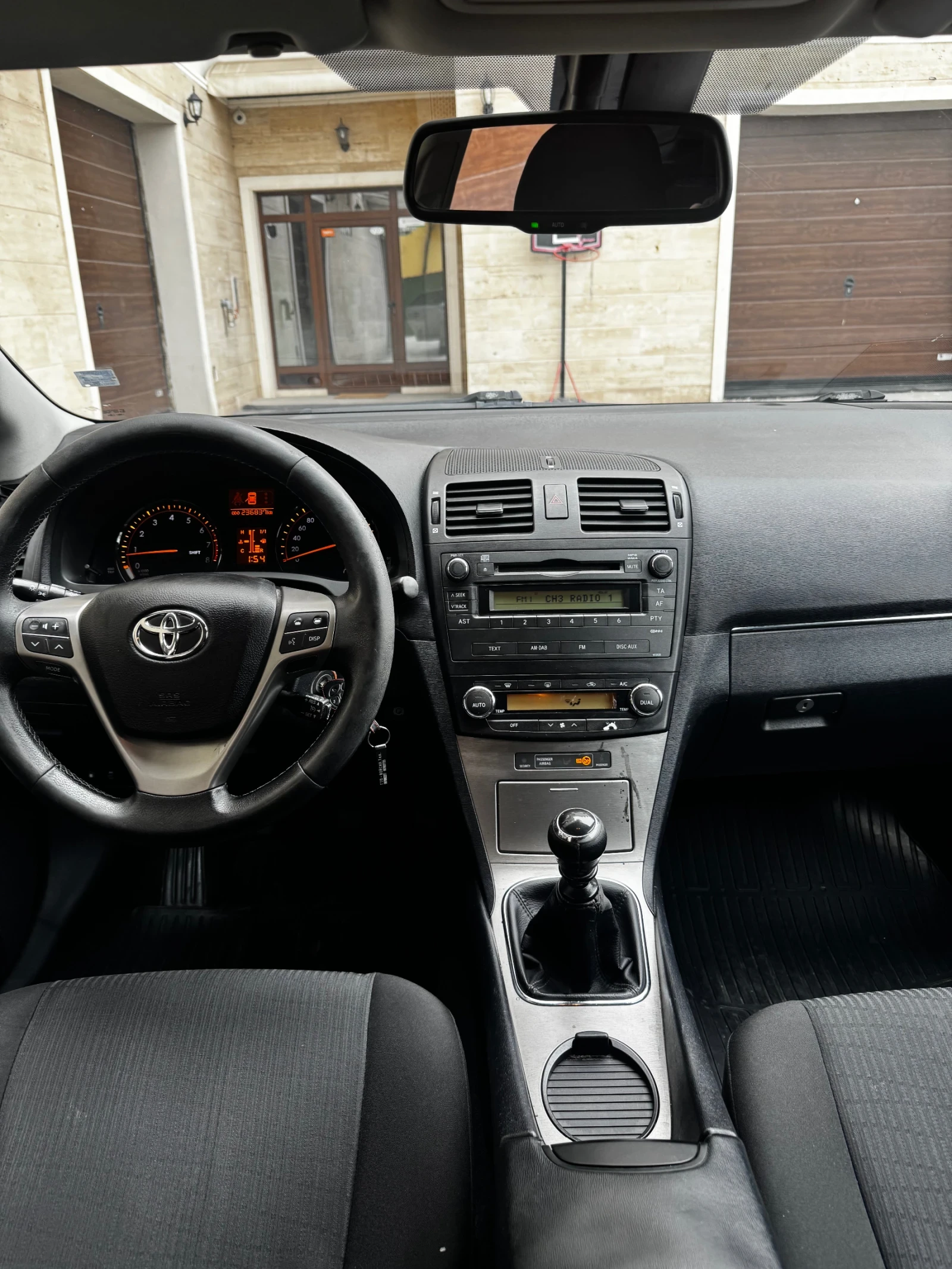 Toyota Avensis, снимка 8 - Автомобили и джипове - 53955215