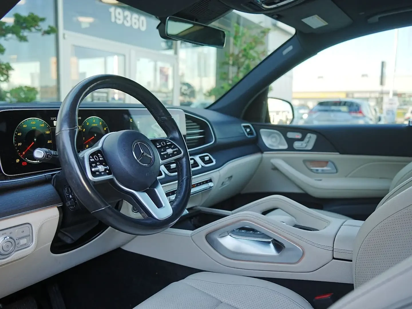 Mercedes-Benz GLE 450 AMG* BURMESTER* Head up* White interior* 7места, снимка 8 - Автомобили и джипове - 54412382