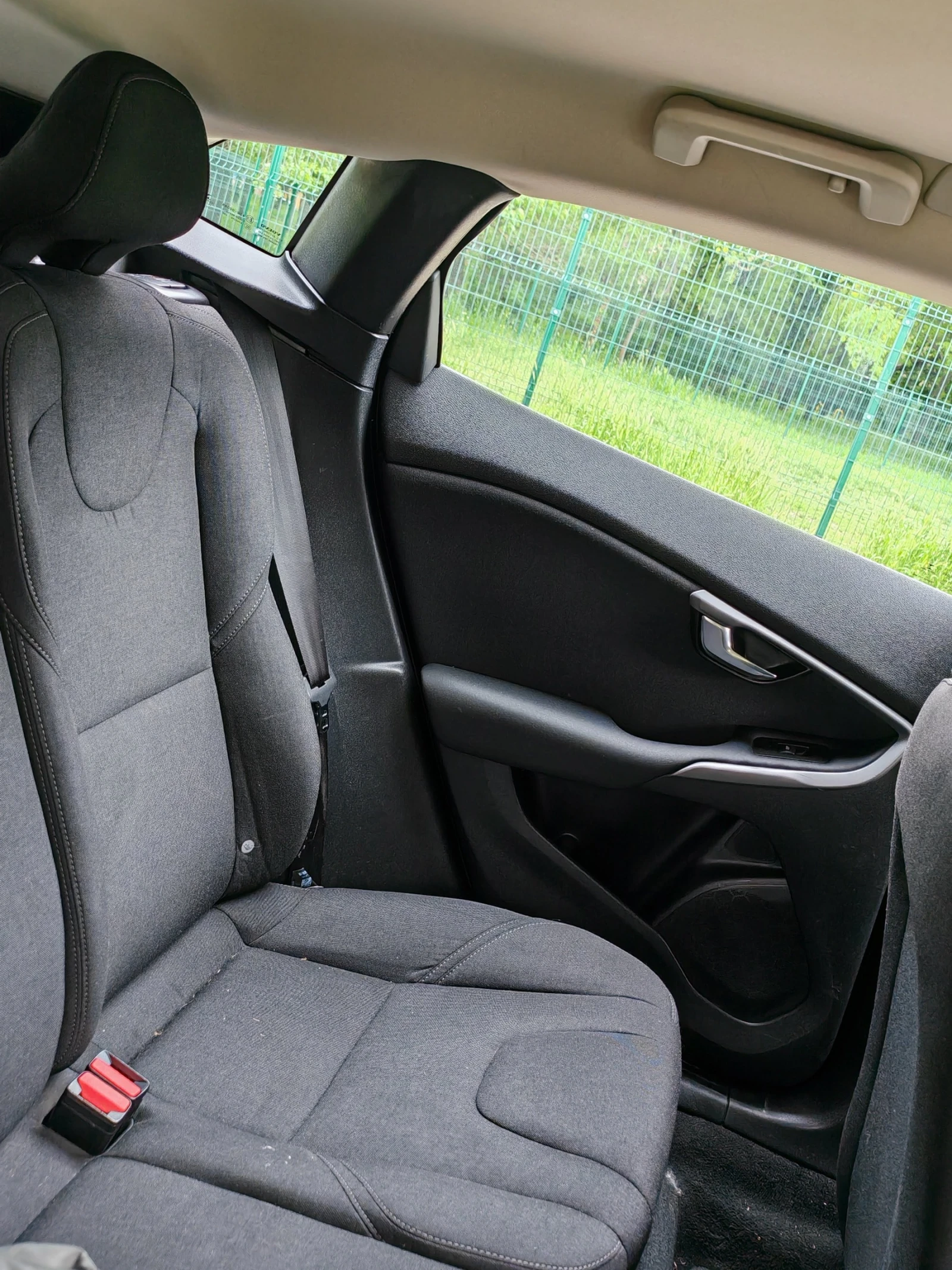 Volvo V40 2.0D 120к.с. Автоматик 2017г., снимка 12 - Автомобили и джипове - 54610724