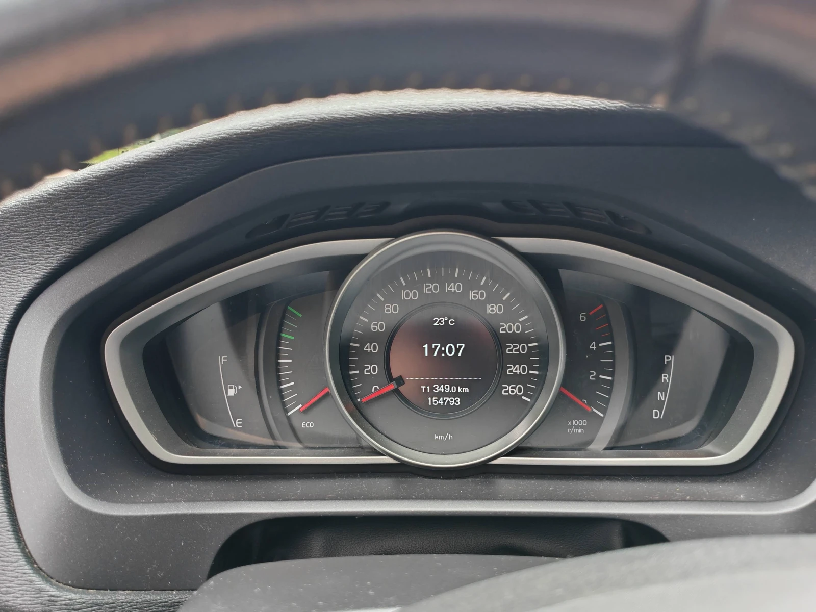 Volvo V40 2.0D 120к.с. Автоматик 2017г., снимка 17 - Автомобили и джипове - 54610724