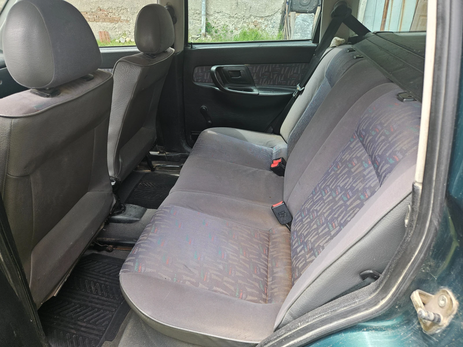 Seat Cordoba 1.9TDI+ КЛИМАТИК+ ЕЛ СТАКЛА+ ПЪЛЕН РЕЗЕРВОАР С НАФ, снимка 9 - Автомобили и джипове - 54681943