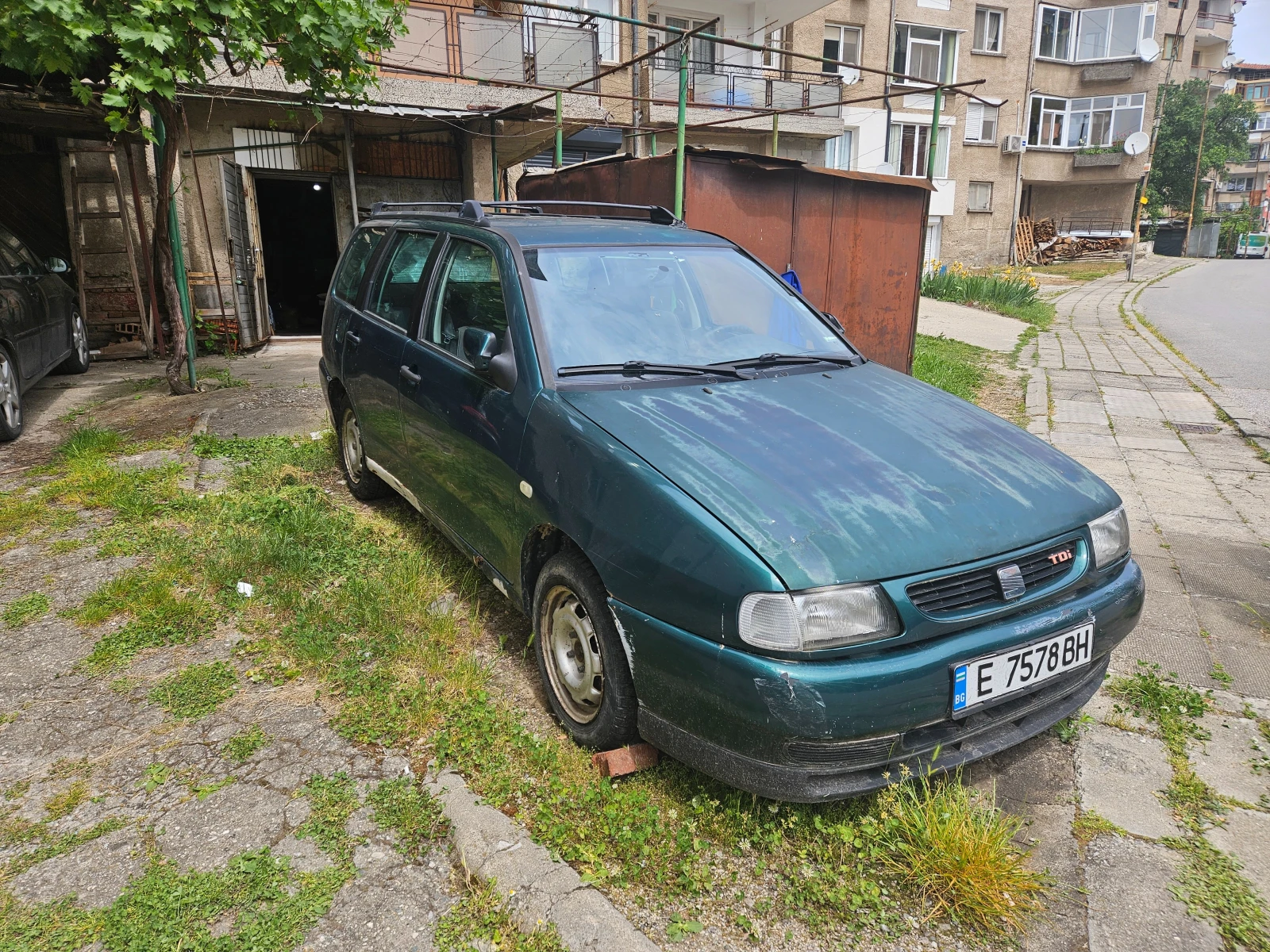 Seat Cordoba 1.9TDI+ КЛИМАТИК+ ЕЛ СТАКЛА+ ПЪЛЕН РЕЗЕРВОАР С НАФ, снимка 3 - Автомобили и джипове - 54681943