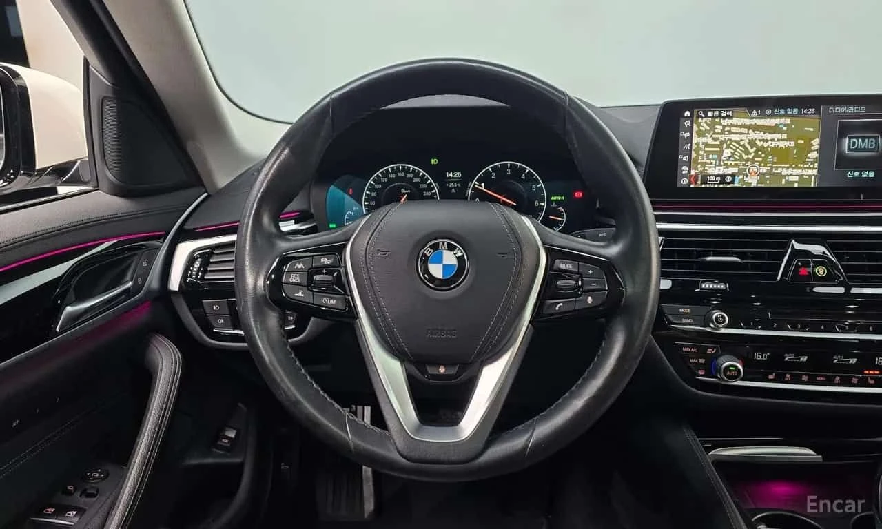 BMW 520 * Luxury * DISTRONIC * , снимка 13 - Автомобили и джипове - 55564834