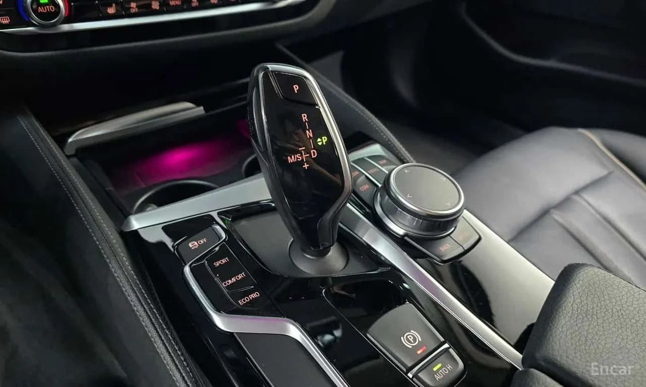 BMW 520 * Luxury * DISTRONIC * , снимка 9 - Автомобили и джипове - 55564834