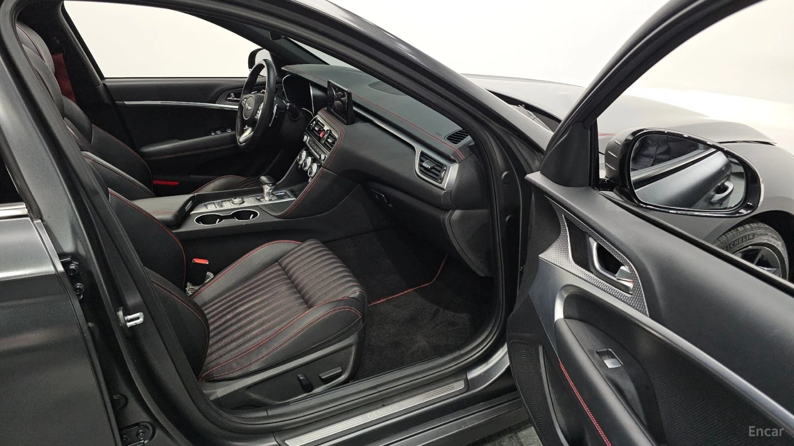 Genesis G70 2.0Т* 4WD* ПОДГРЕВ* ОБДУХВАНЕ* ПАНО* HUD* , снимка 10 - Автомобили и джипове - 55632306