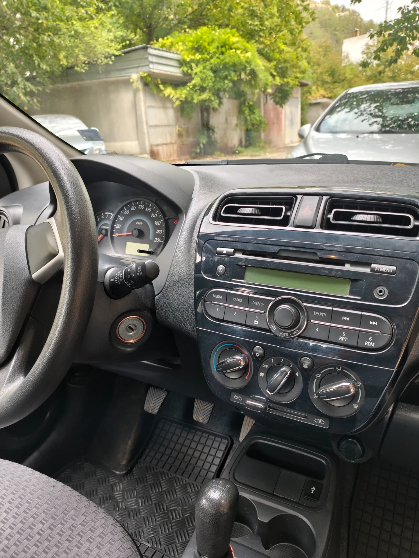 Mitsubishi Space star, снимка 6 - Автомобили и джипове - 55777447